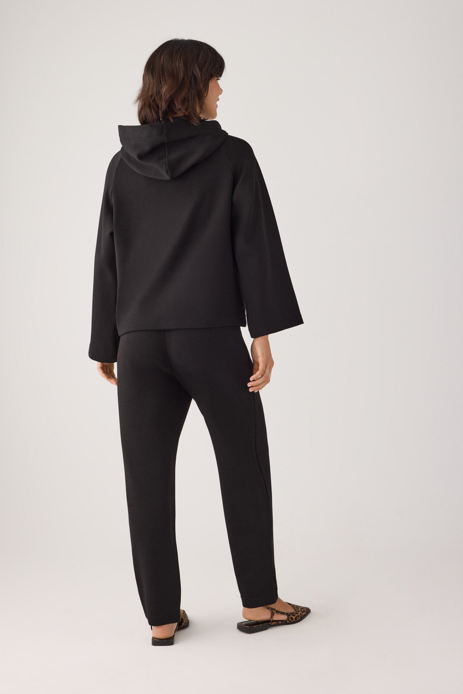 70740-black-sudadera-afelpada-capucha-manga-raglan-negro