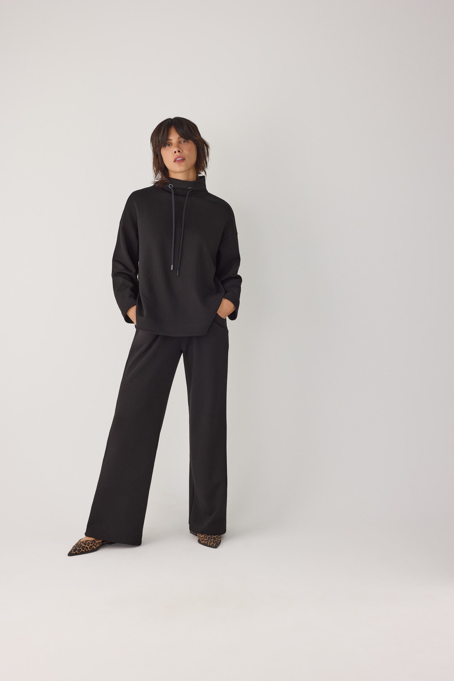 70743-black-pantalones-comodos-rectos-afelpados-tiro-alto-cintura-ajustable-negro