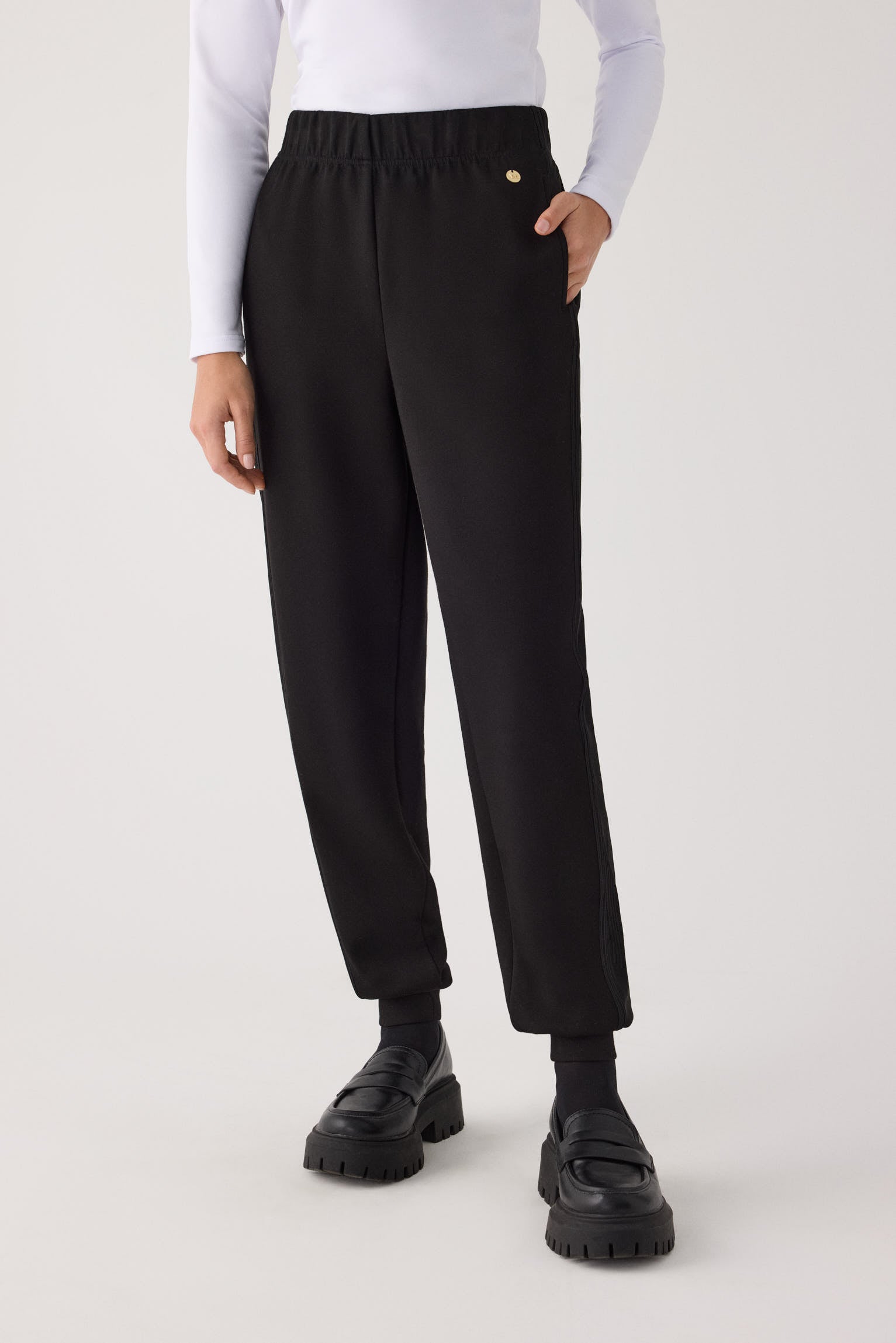 70748-black-pantalones-comodos-jogger-afelpados-tiro-alto-canale-negro