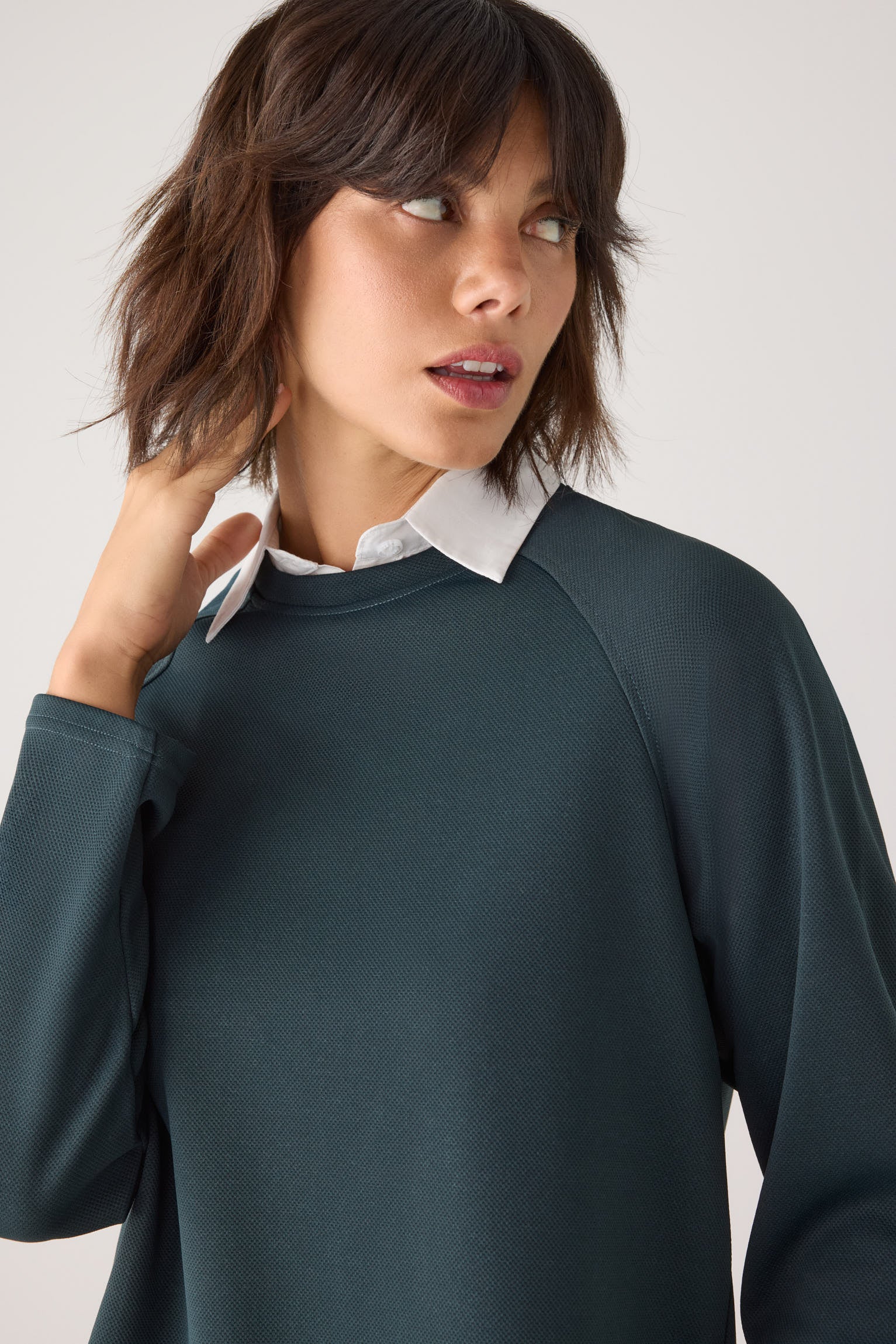 70750-ocean-blue-jersey-comodo-textura-pique-cuello-redondo-manga-raglan-verde-botella