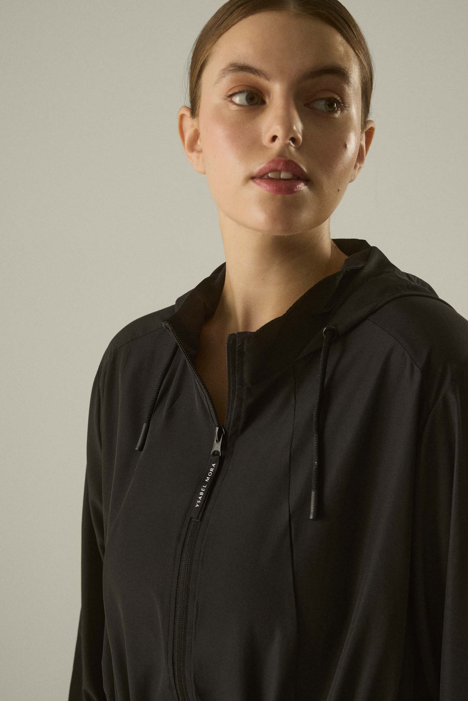 70900-7-ropa-deportiva-chaqueta-mujer-ysabel-mora - Negro