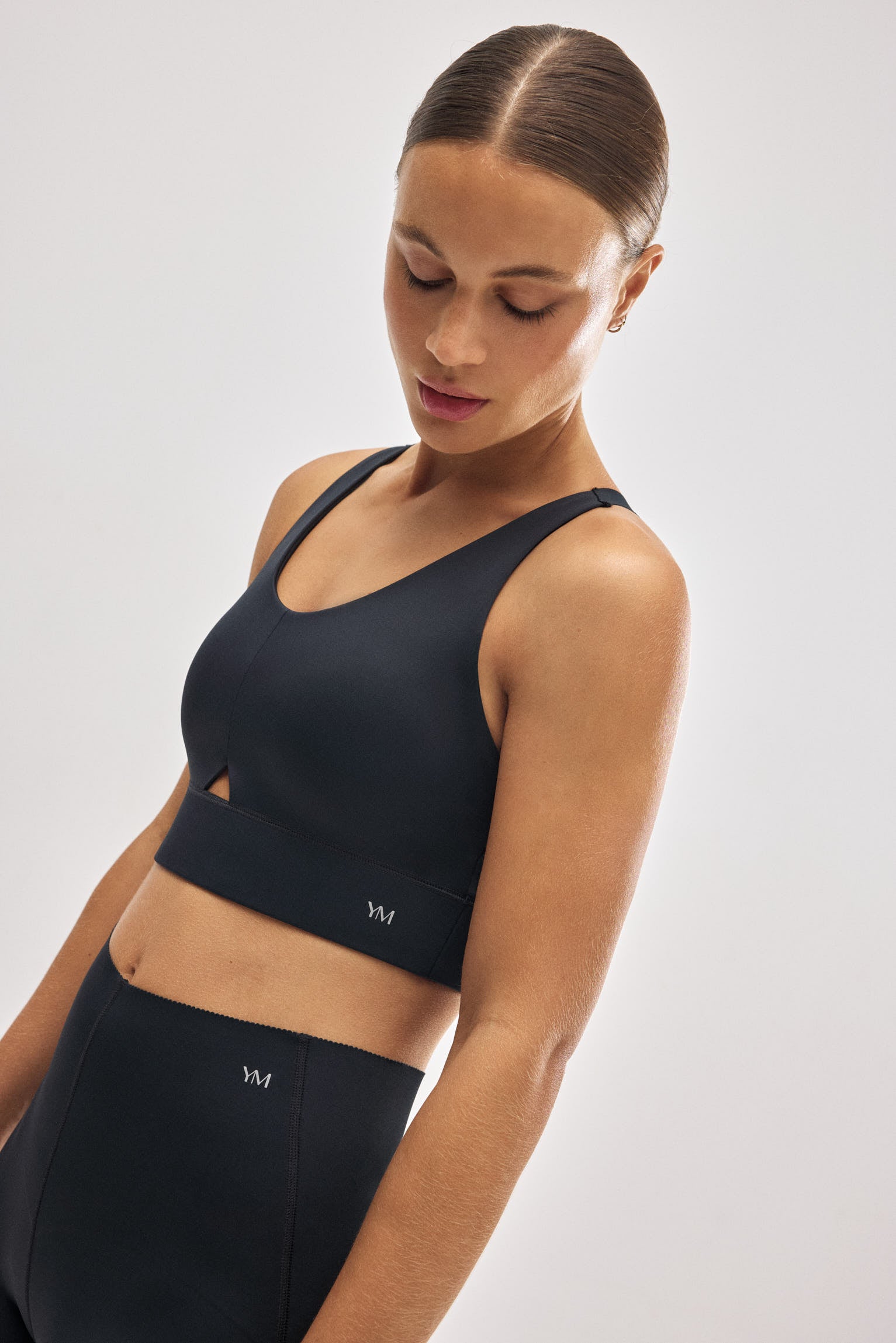 Soutien-gorge de sport compressif détail ouverture maintien moyen noir