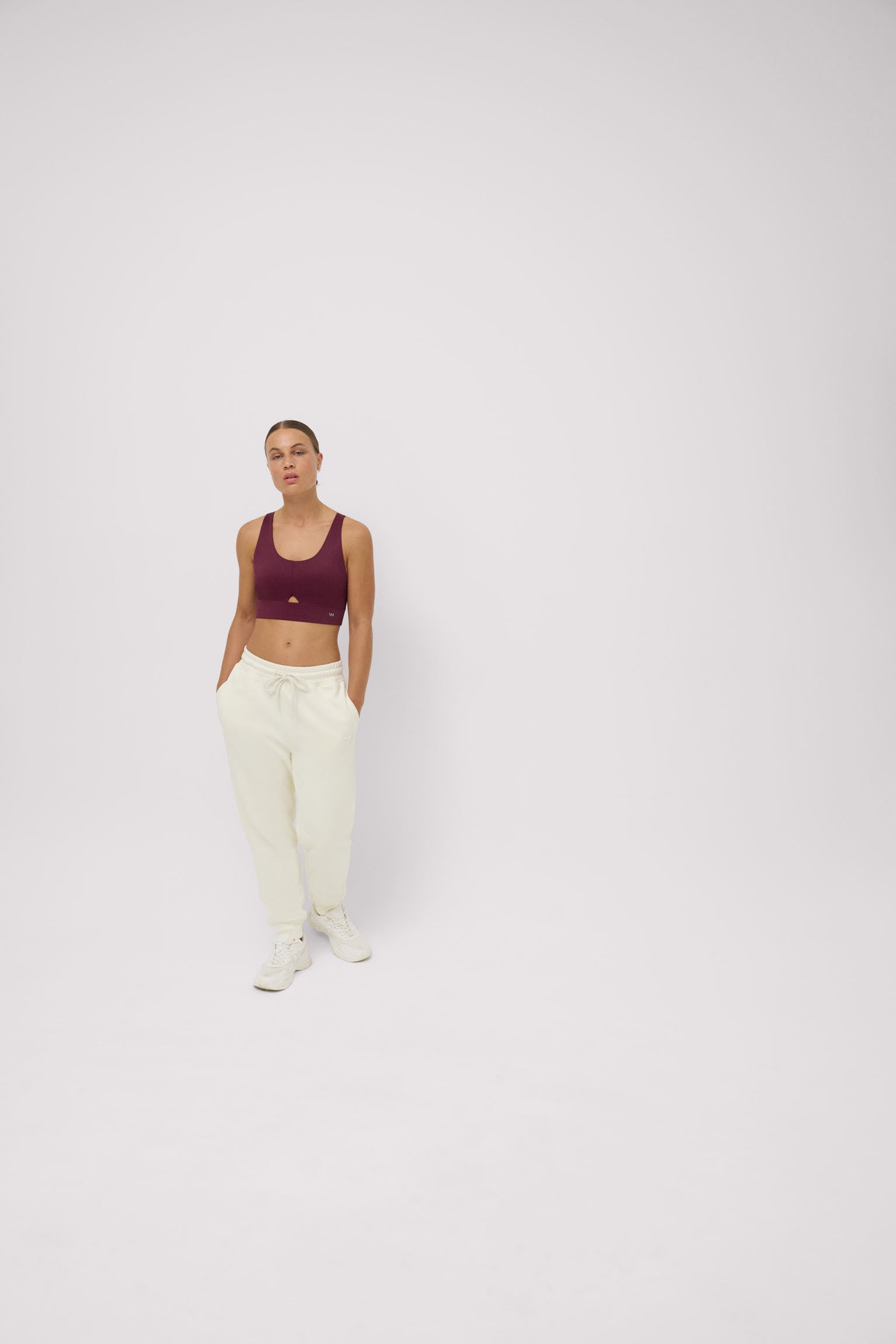 Ensemble sportif top compressif grenat et jogging