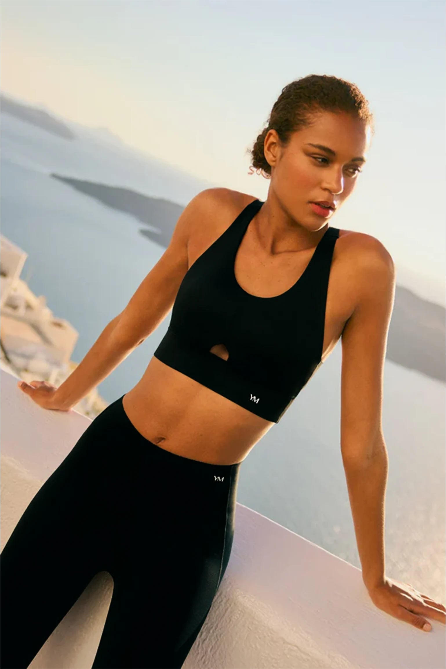 Soutien-gorge de sport compressif détail ouverture maintien moyen noir