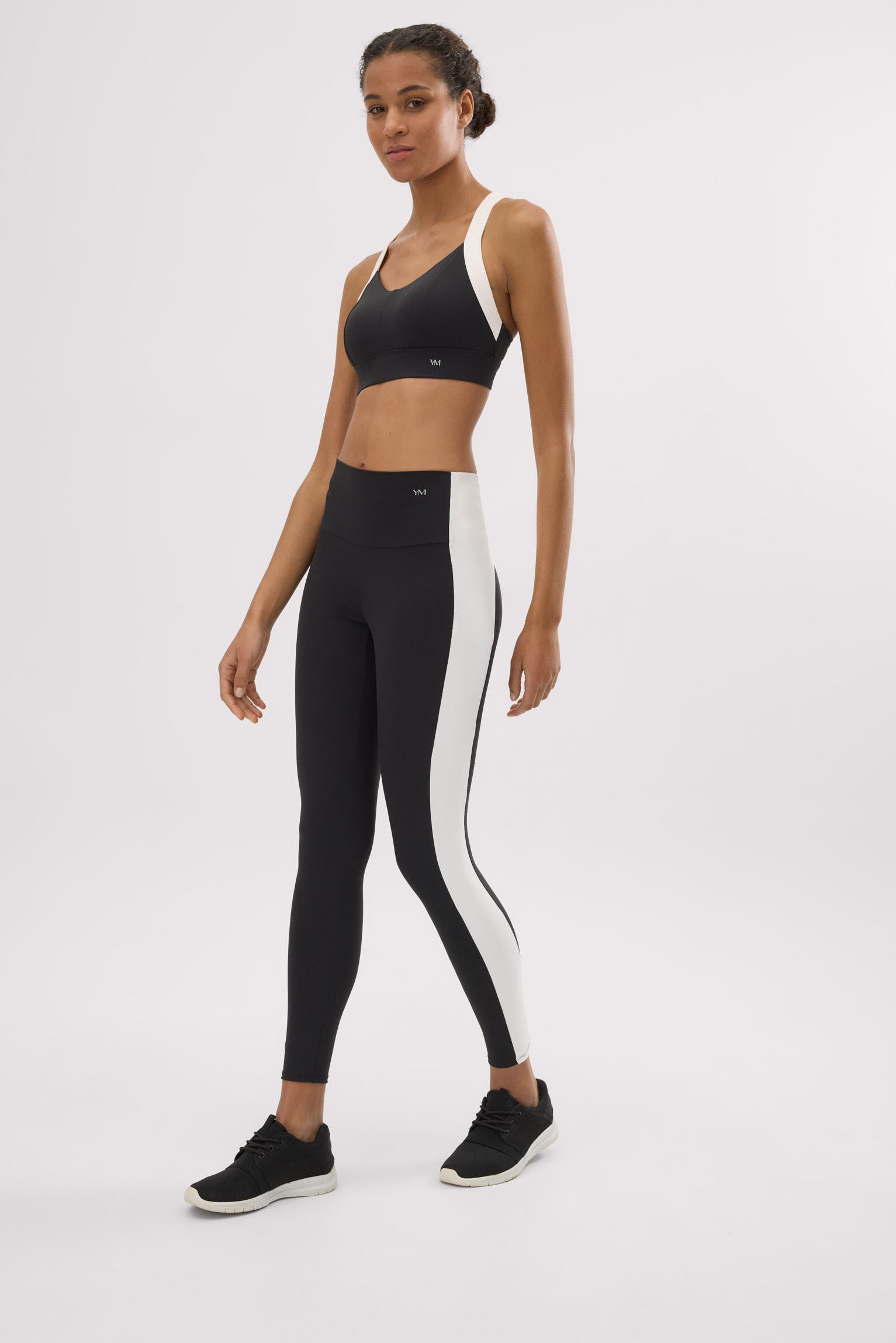 Leggings deportivos largos efecto push-up negros con franja en contraste - Ysabel Mora