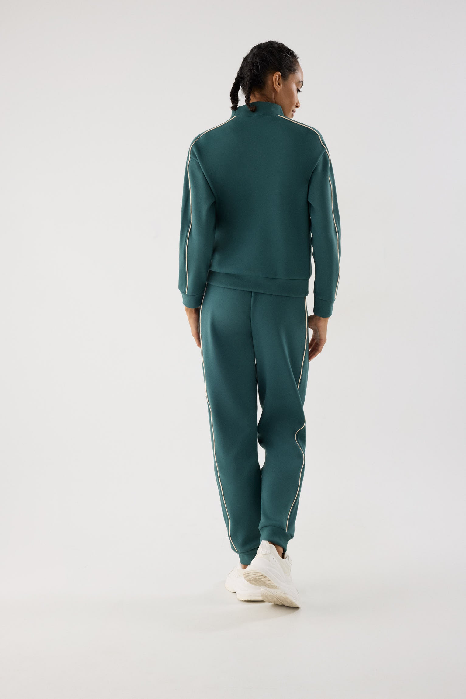 sudadera deportiva estilo casual Slowloom en ver azulado transformative teal vista lateral del conjunto fitness diseño cómodo special price
