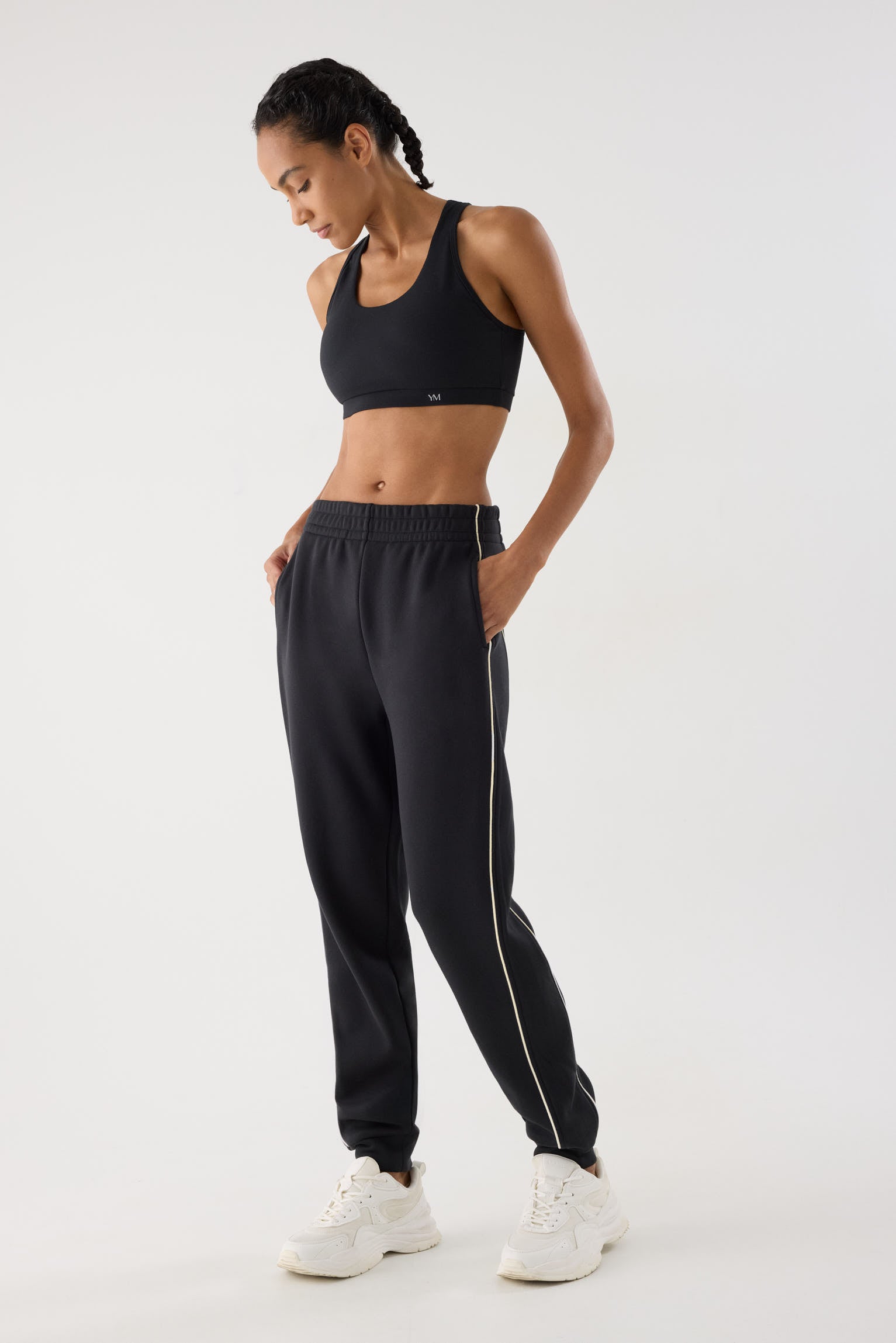 jogger deportivo estilo casual Slowloom en antracita detalle ajuste silueta diseño cómodo special price