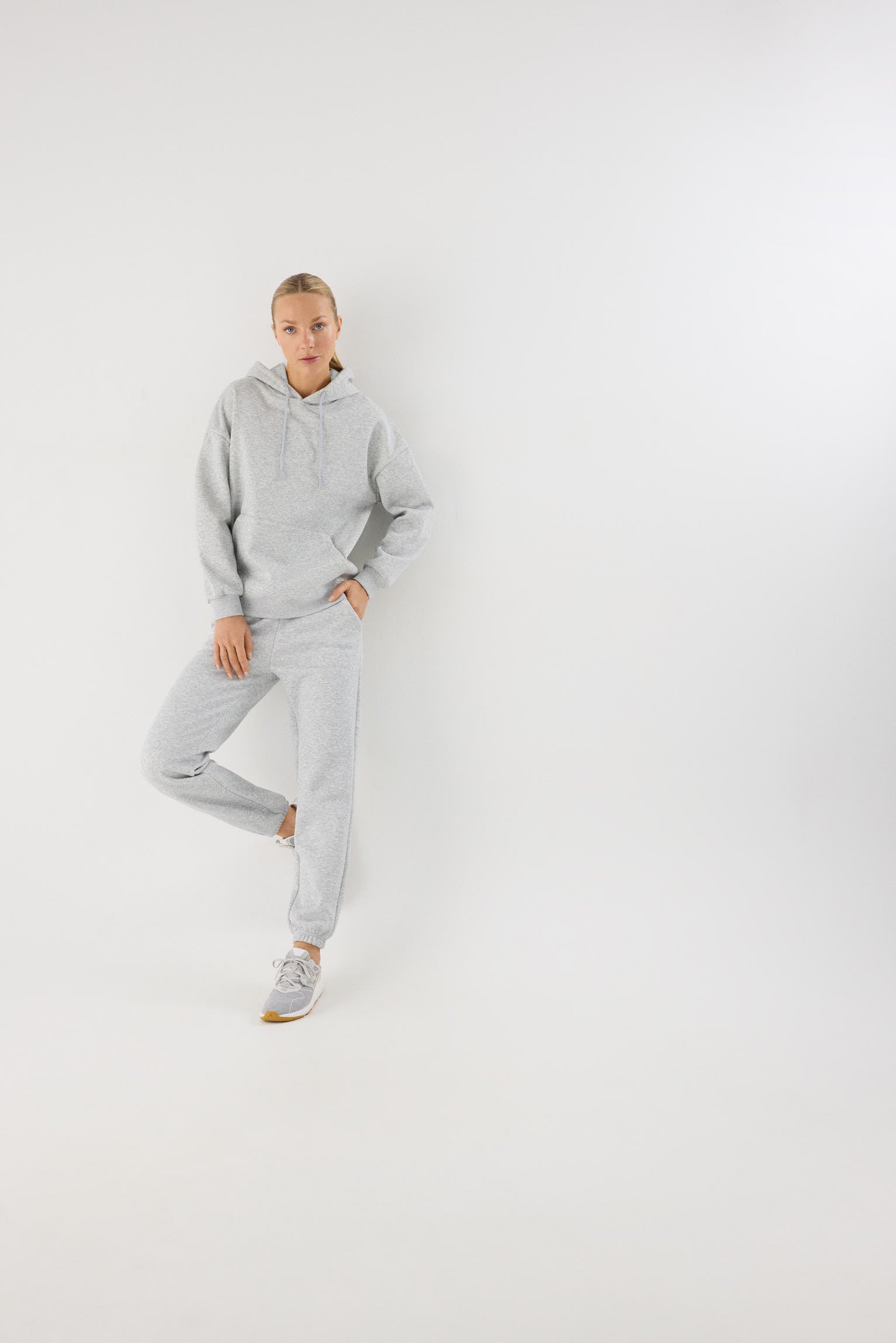 chándal deportivo mujer Slowloom en gris melange look completo para deporte comodidad tejido cálido family match