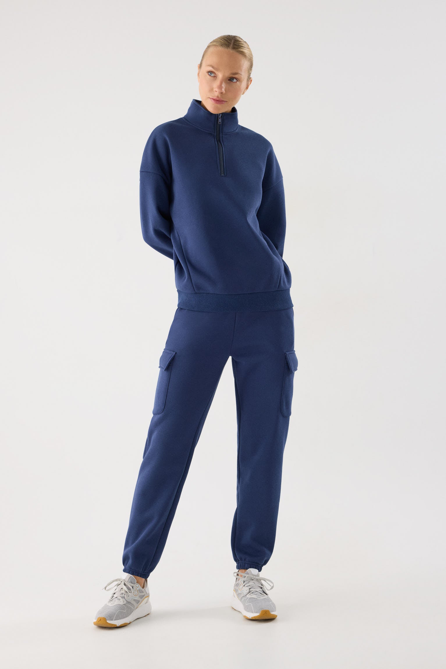 chándal deportivo mujer Slowloom en azul marino light blue vista principal en look deportivo tejido cálido family match imagen 004