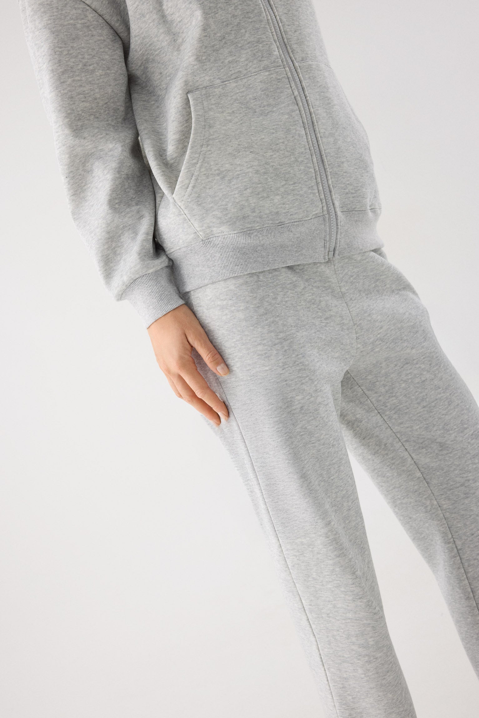 chándal deportivo mujer Slowloom en gris melange vista lateral del conjunto fitness tejido cálido family match imagen 056