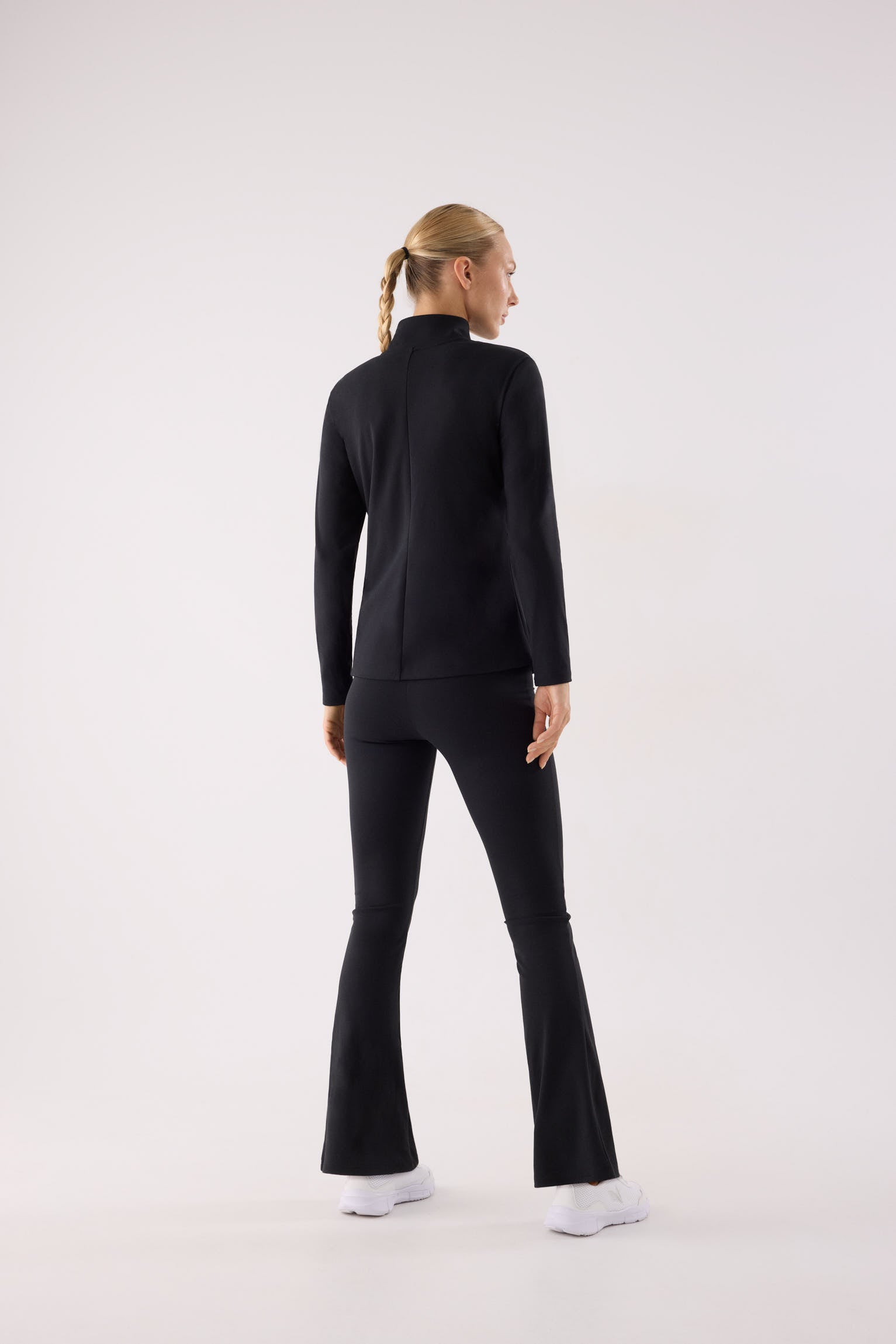 chaqueta deportiva elástica gimnasio en negro look completo para deporte comodidad diseño fitness en color negro