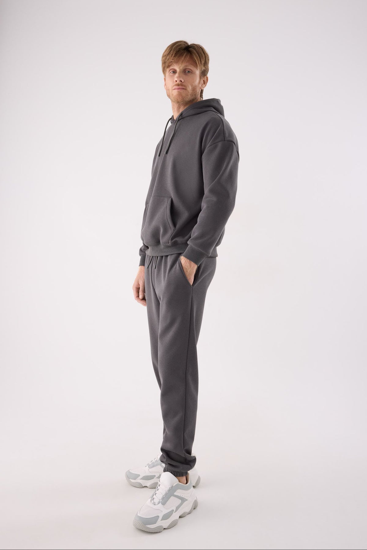 Sweat à capuche sport homme anthracite molletonné