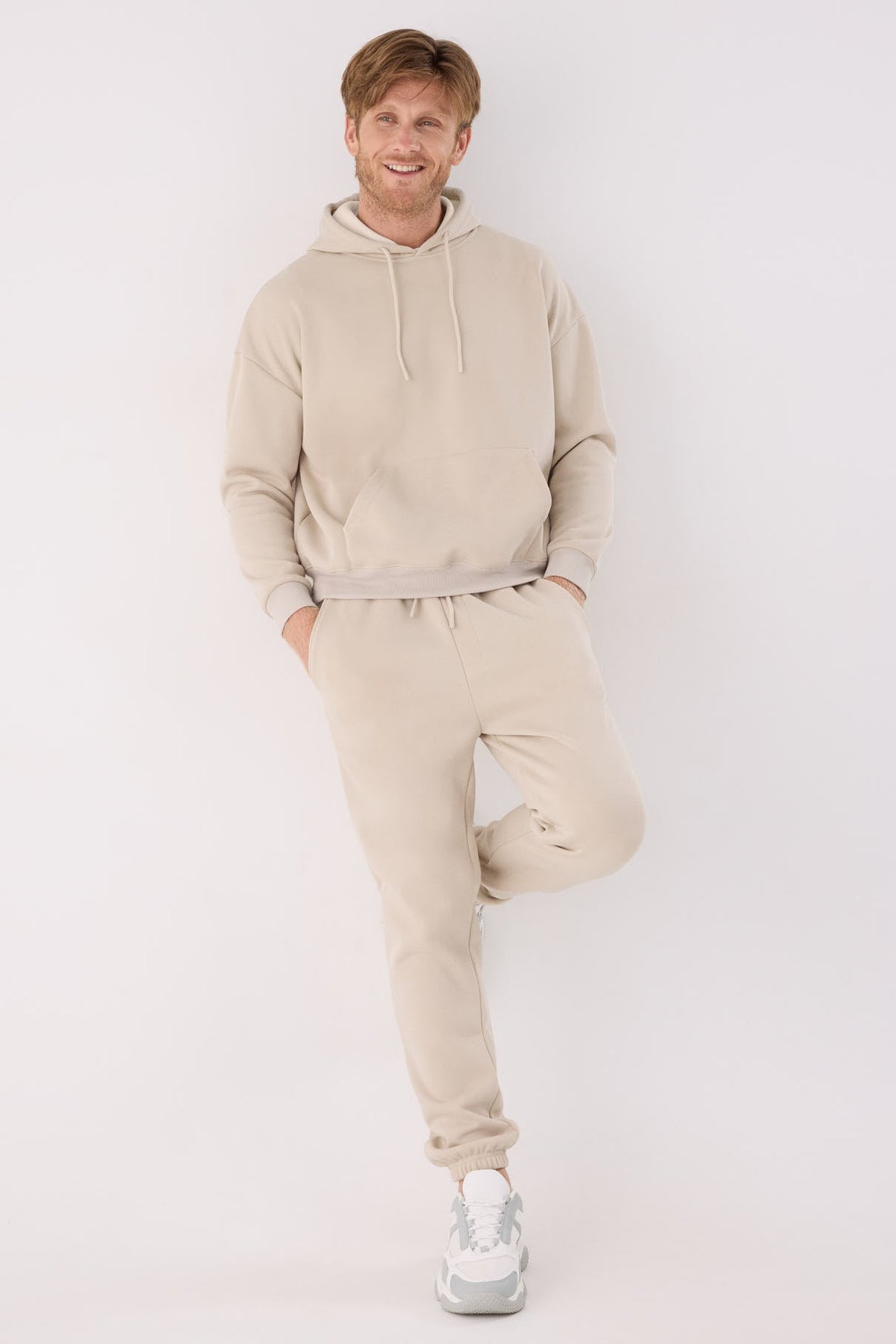 Sweat à capuche sport homme beige molletonné