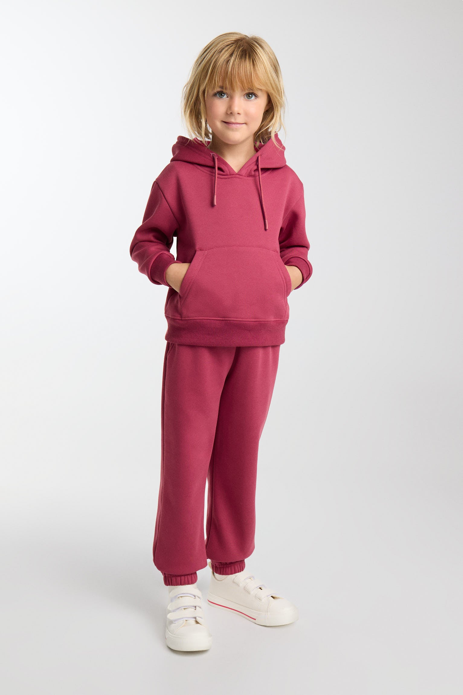 Chándal deportivo de niña afelpado con sudadera con capucha y pantalón jogger en color rosa