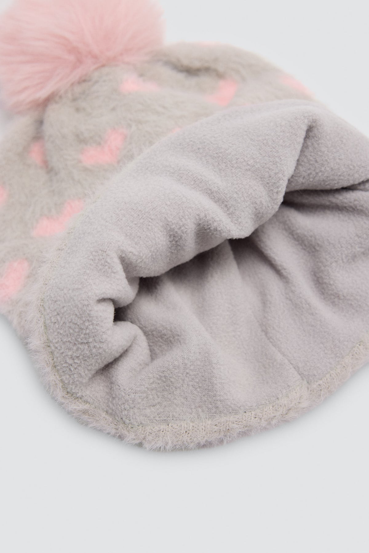 Gorro para niña detalle pompón interior forro polar estampado corazones