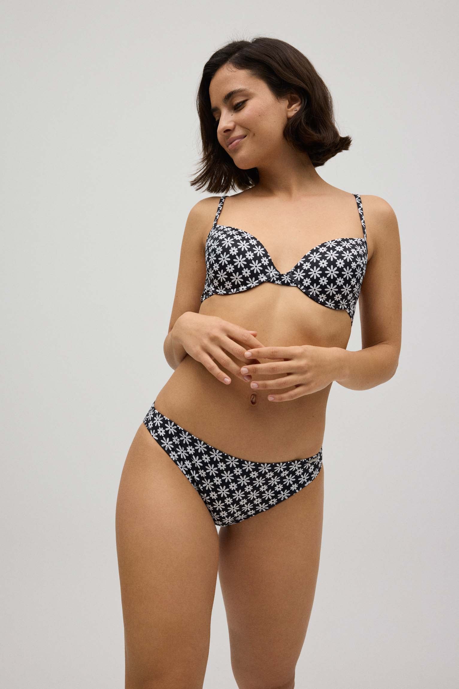 Haut de bikini classique à anneaux fleuris noir et blanc
