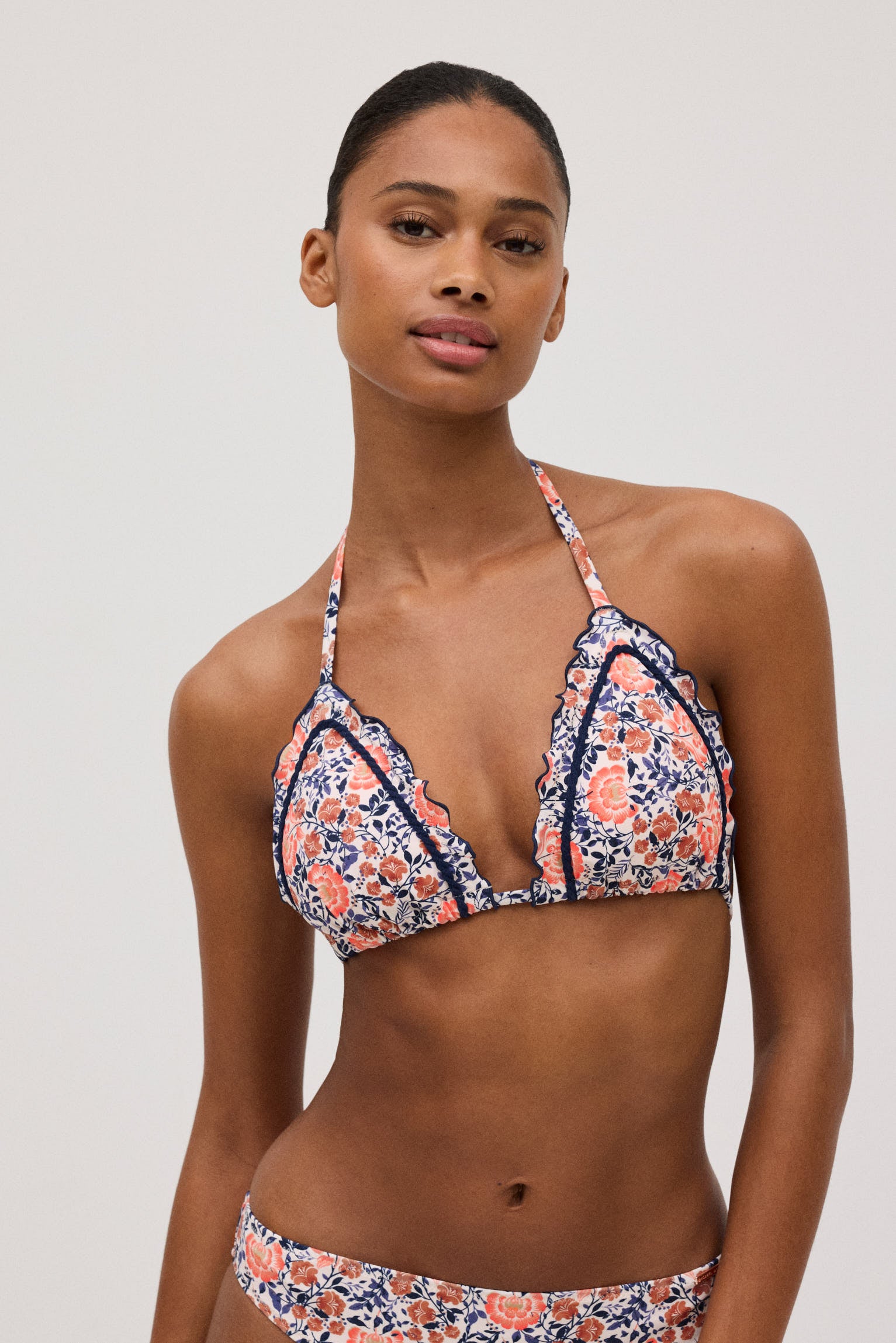 82956-1-top-triangulo-estampado-flores-mujer-ysabel-mora-multicolor