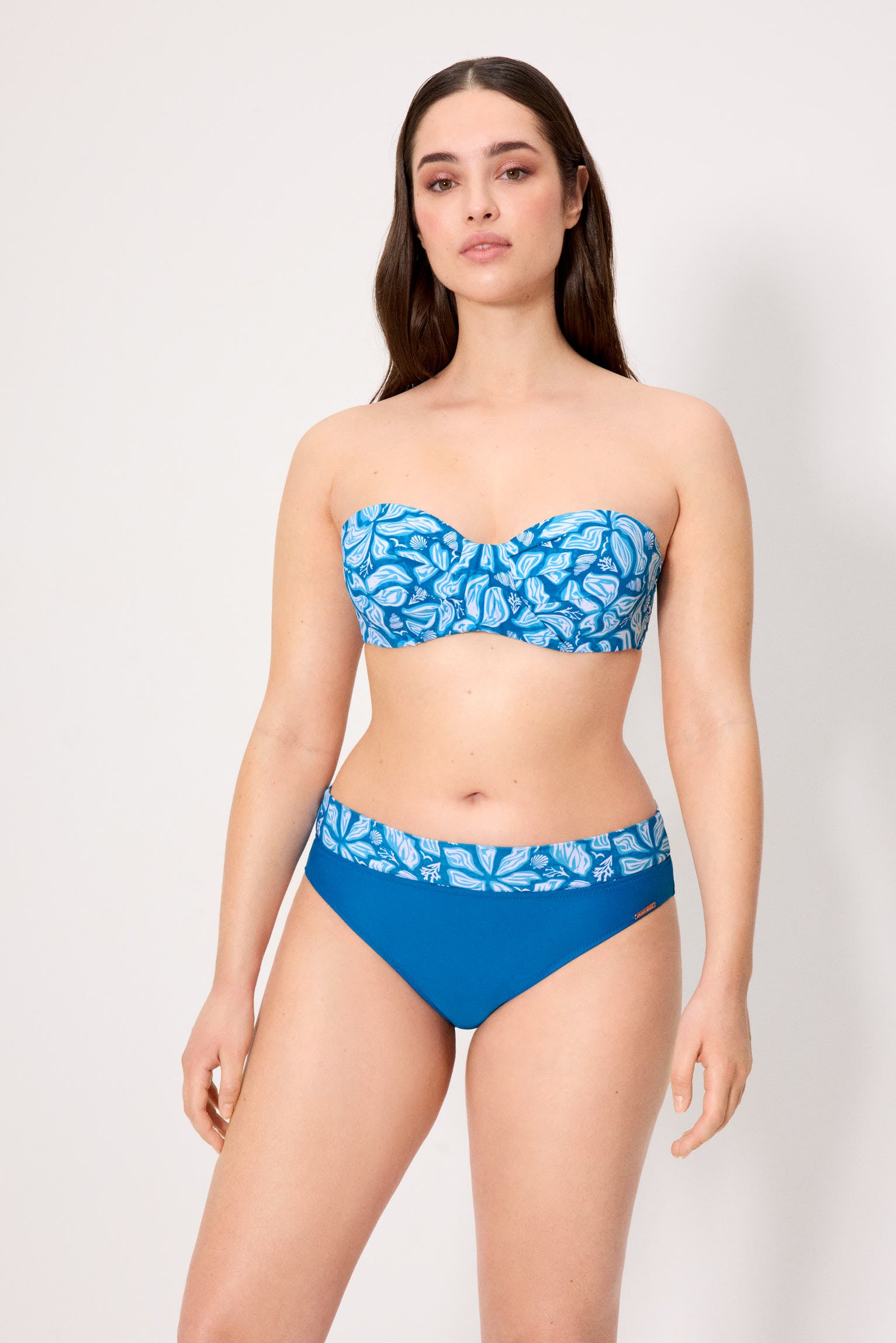 83248--conjunto-de-bikini-mujer-bandeau-flores-azul-copa-c--ysabel-mora