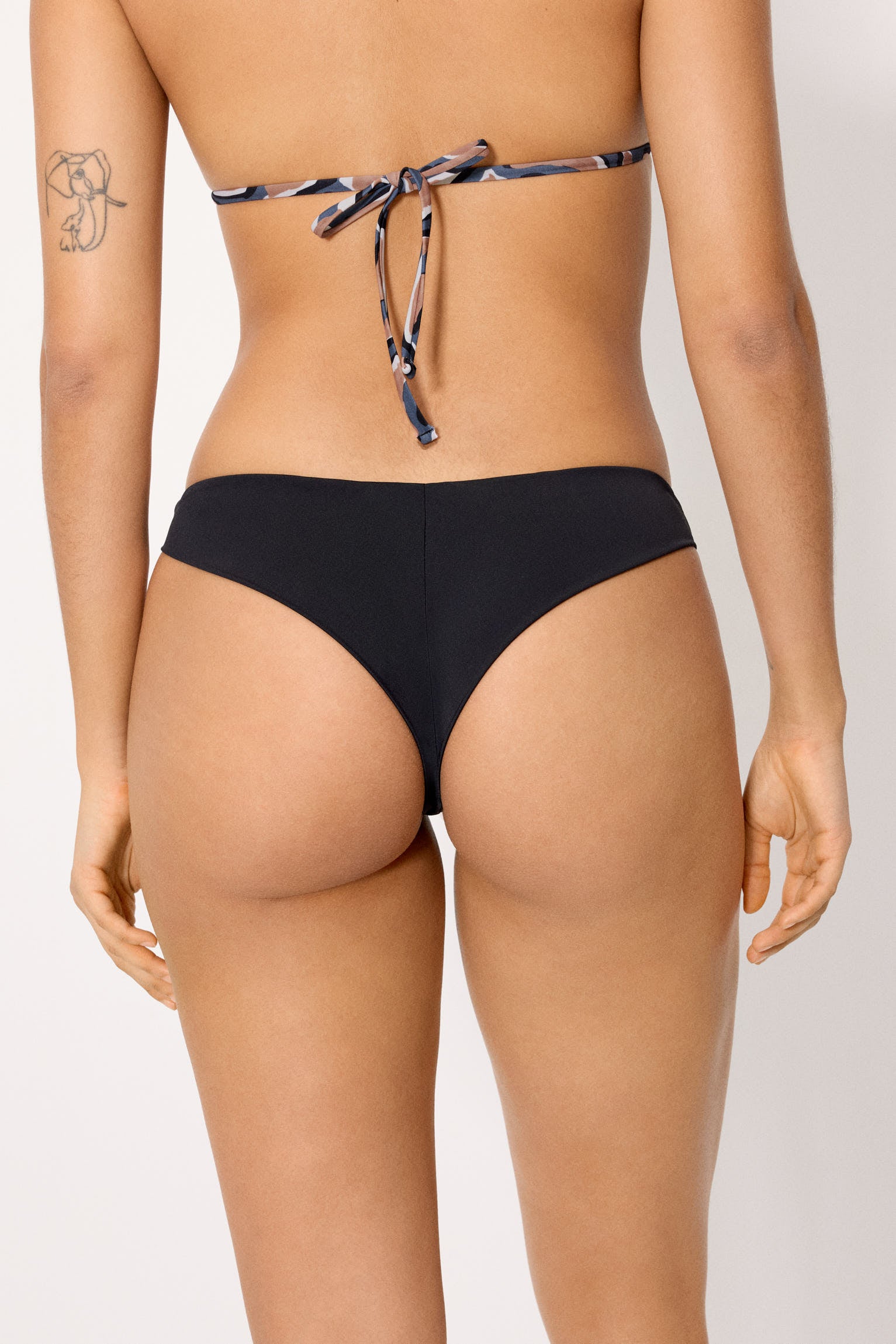 83297-negro-braga-bikini-mujer-brasilena-negro--ysabel-mora
