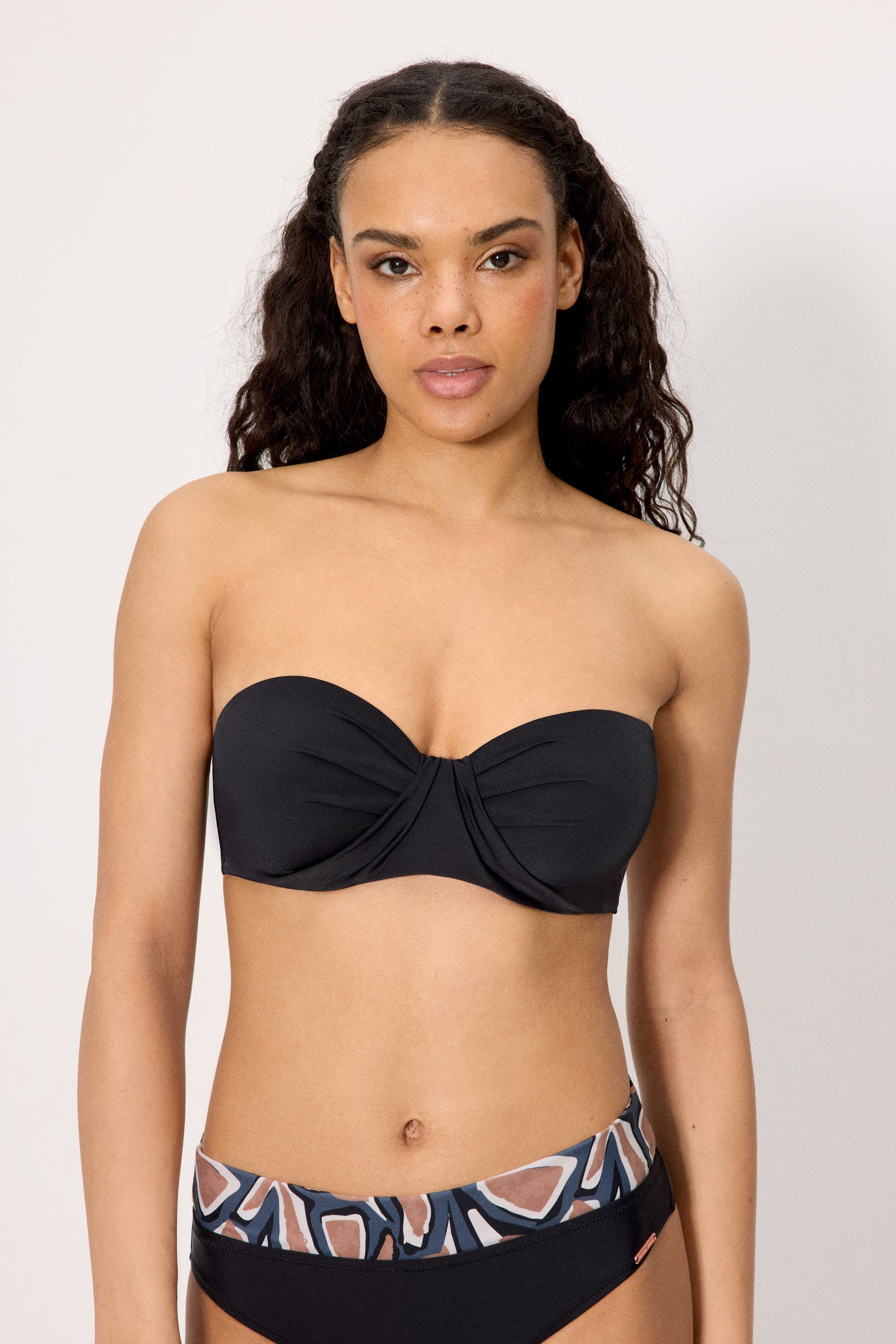 83302-negro-top-bikini-mujer-bandeau-negro-copas-c-y-d--ysabel-mora