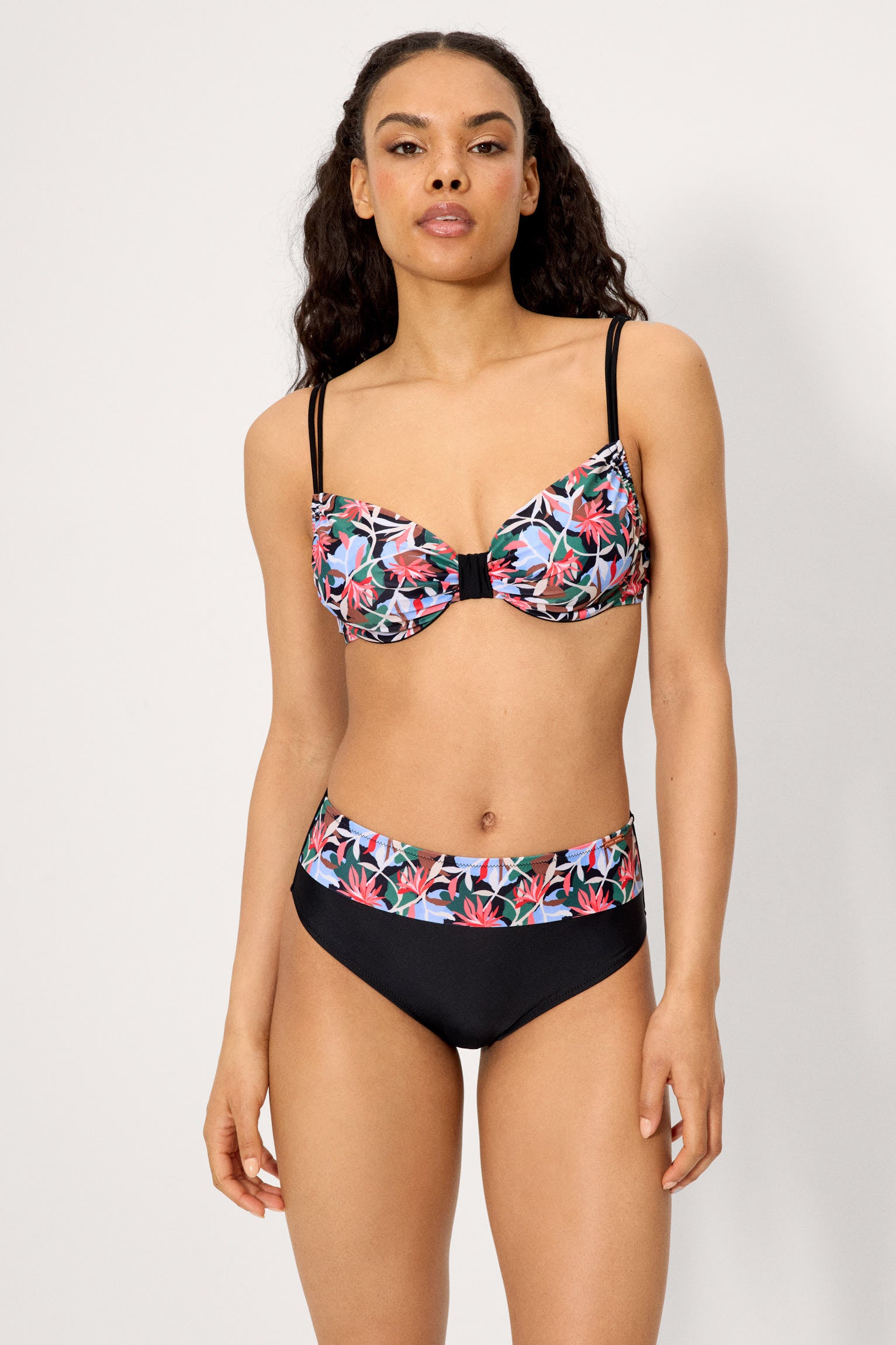 83319--conjunto-de-bikini-mujer-reductor-de-pecho-estampado-tropical-copas-c-y-d--ysabel-mora