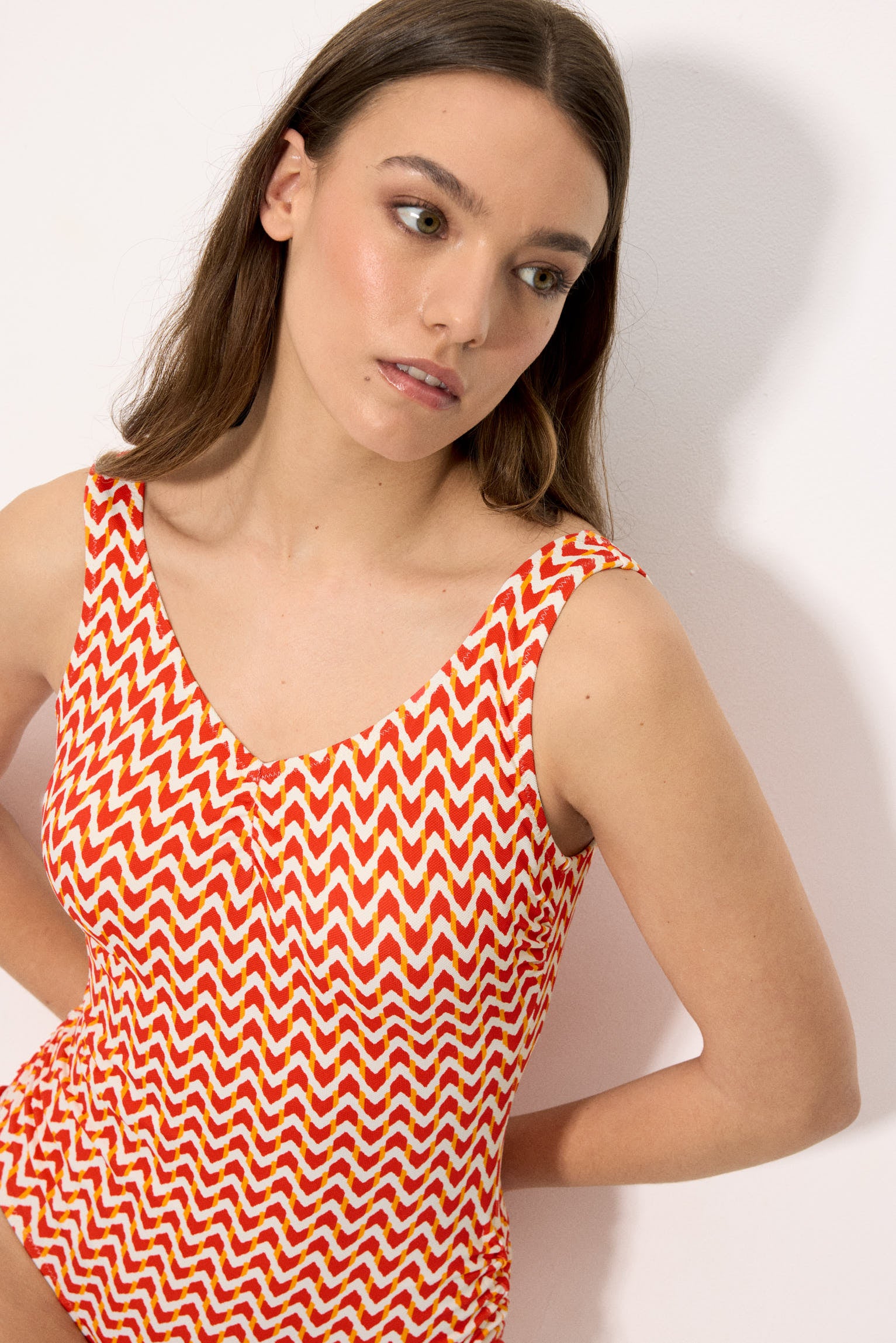 83334-ikat-coral-banador-mujer-moldeador-micropique-estampado-coral-copa-b--ysabel-mora