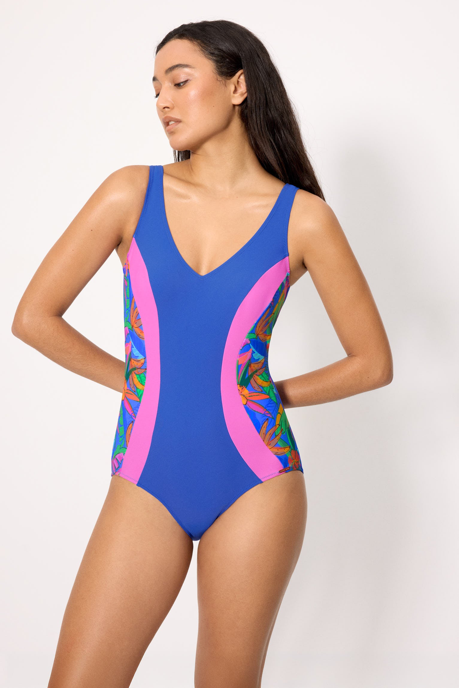 Maillot de bain amincissant à imprimé tropical, bonnet B