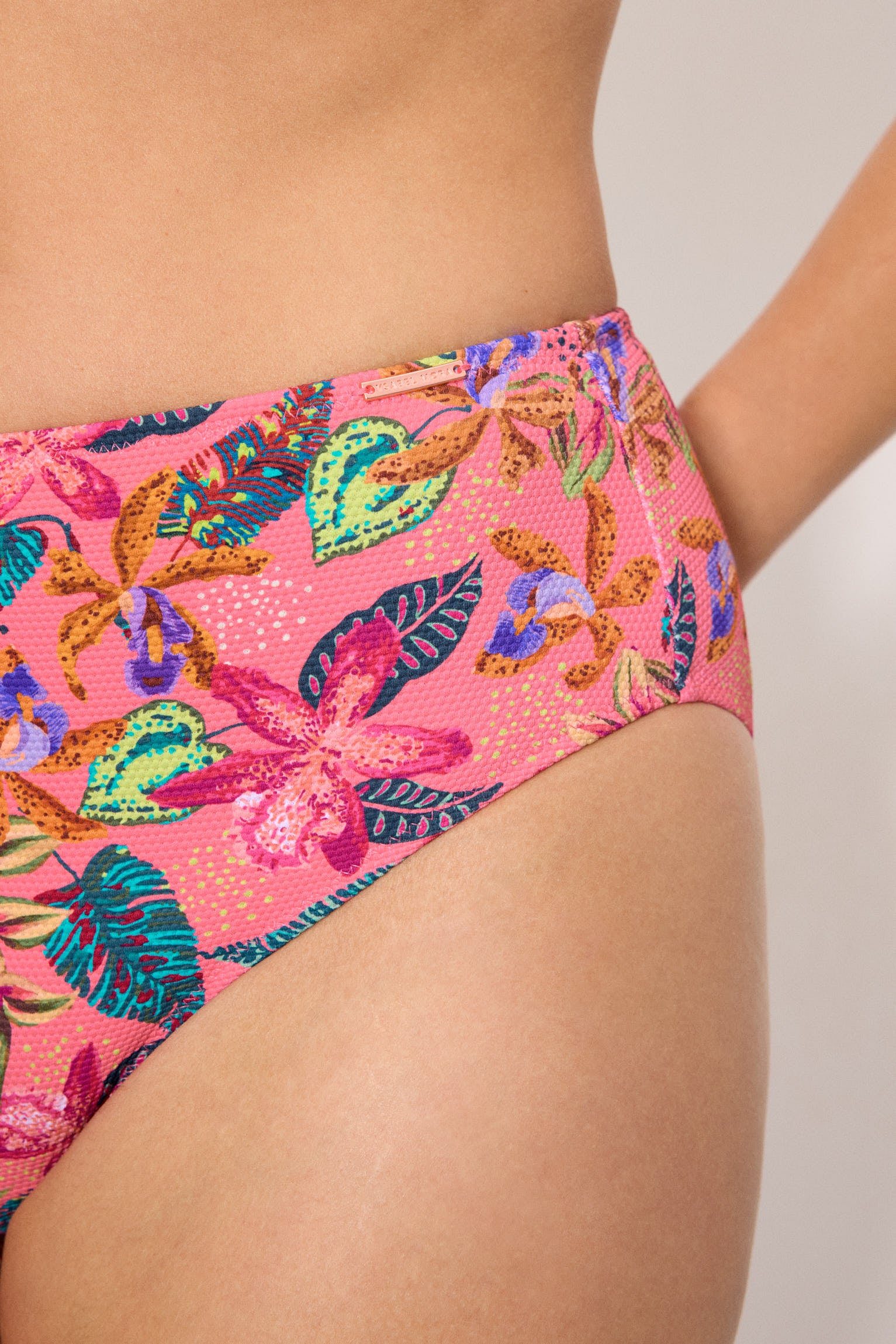 Conjunto de bikini reductor con braga alta piqué estampado tropical copa D - Ysabel Mora