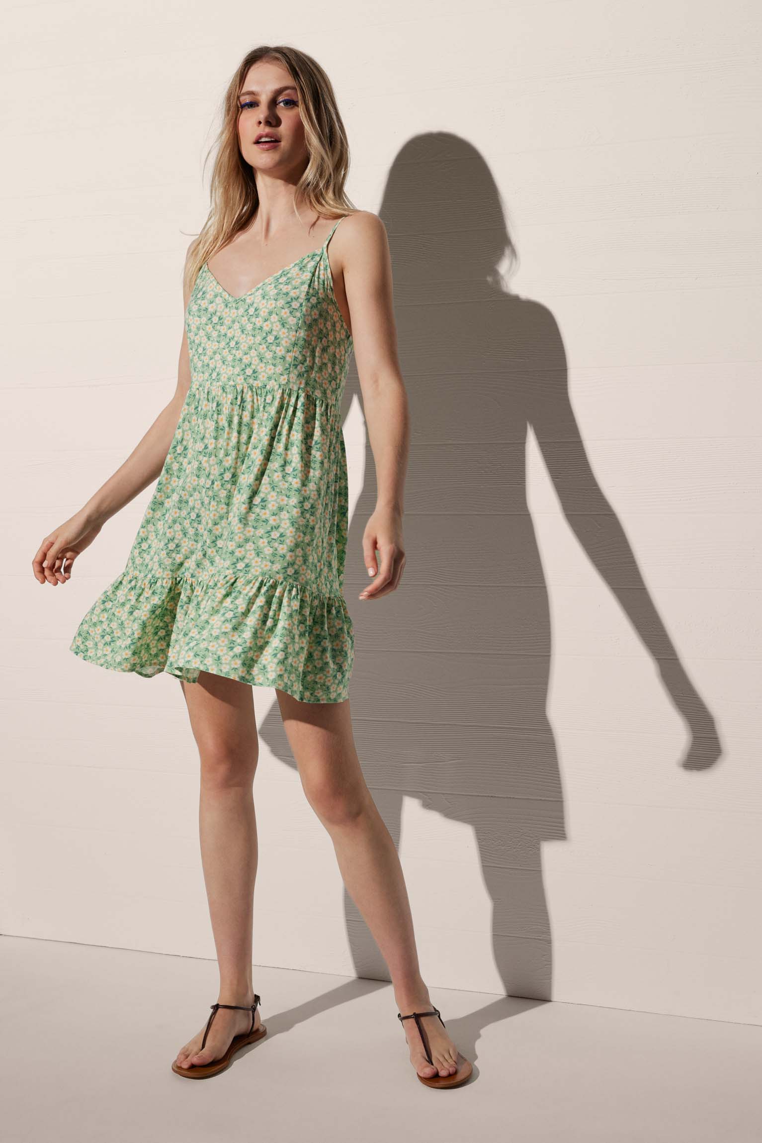 Robe débardeur courte ample à imprimé floral vert