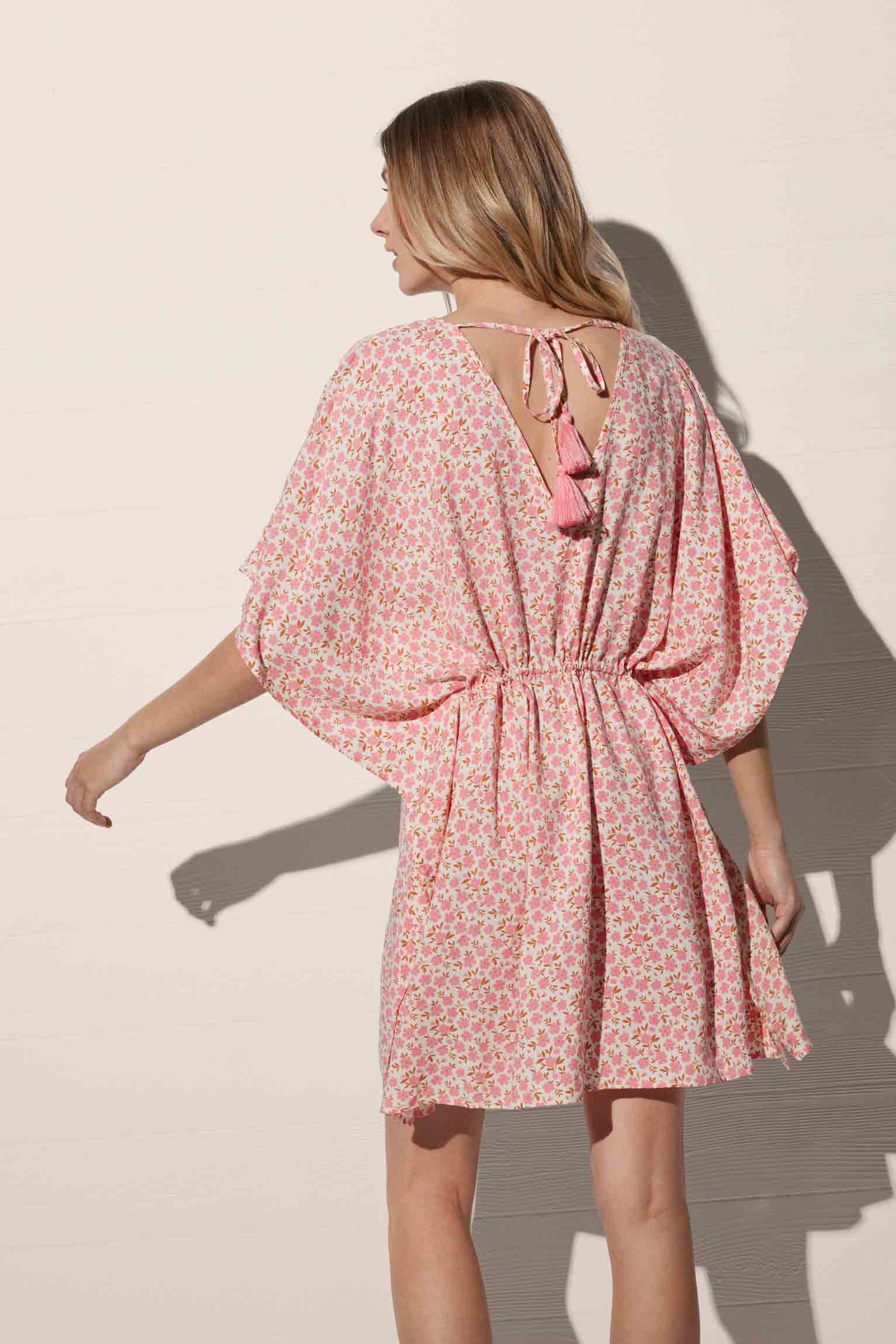 Caftan rose imprimé fleuri avec noeud et noeud au dos