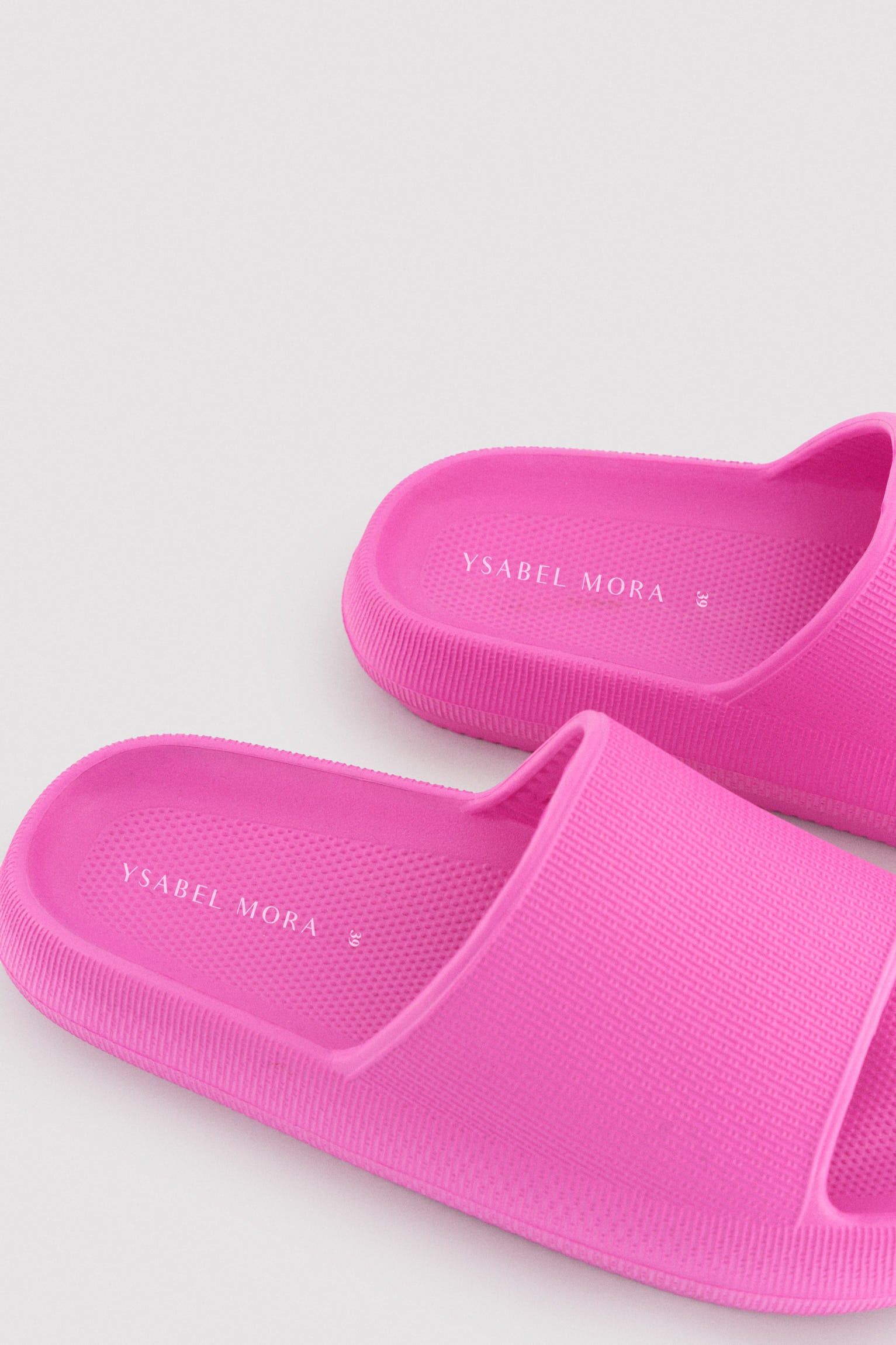 86086-electric-pink-chanclas-de-playa-antideslizantes-ligeras-extra-comfort-rosa-ysabel-mora