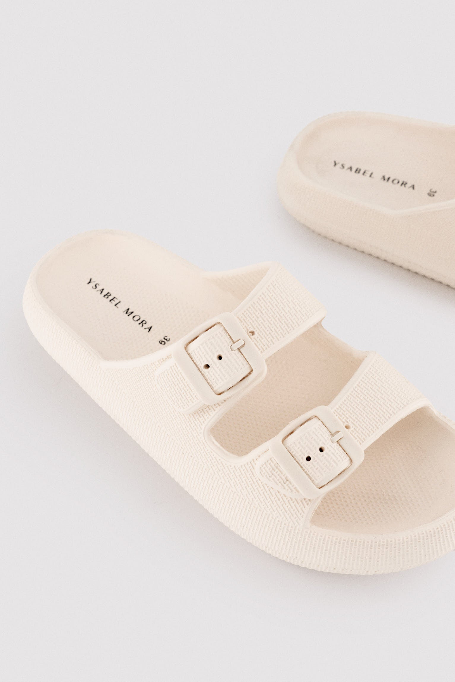 86196-beige-claro-chanclas-de-playa-hebillas-antideslizantes-extra-comfort-marfil-ysabel-mora