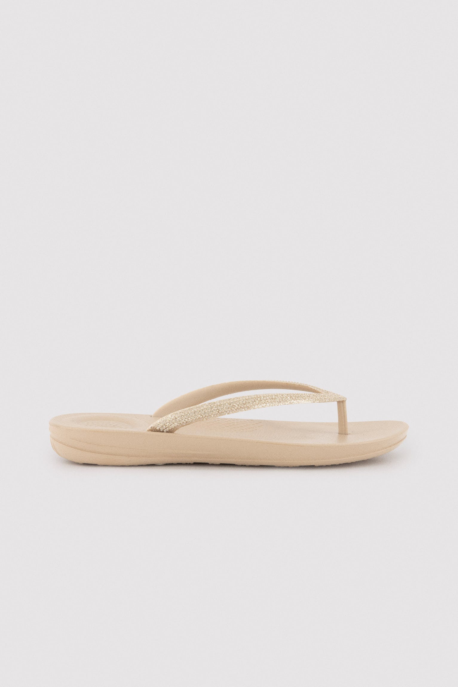 86290-sand-brown-chanclas-tira-brillante-beige-ysabel-mora