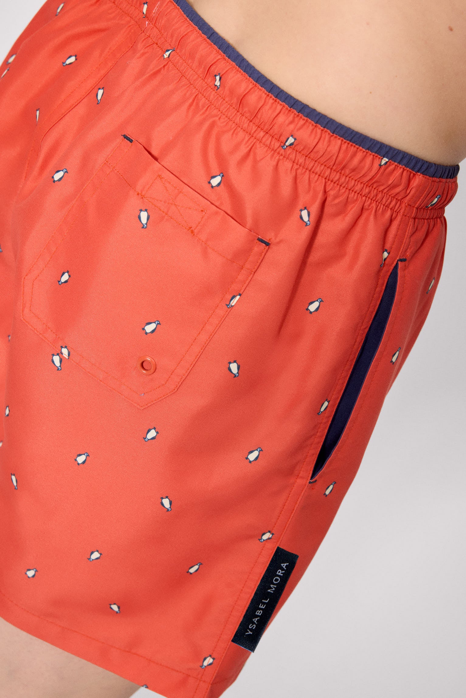 Bañador medio estampado pingüinos naranja - Ysabel Mora