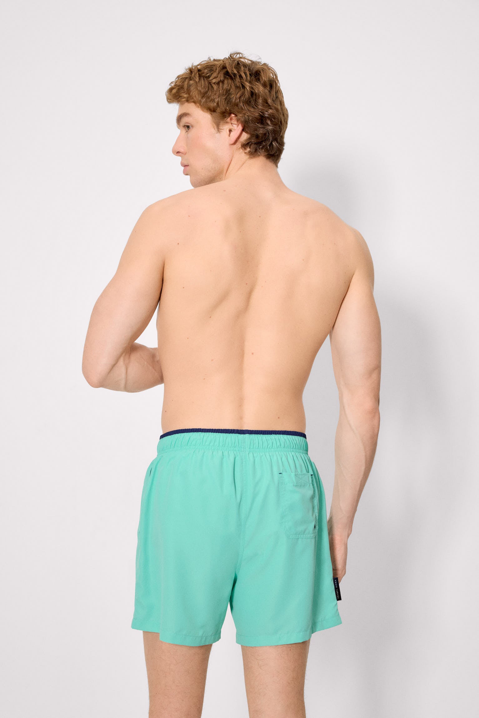 Maillot de bain basique mi-long avec détail vert à la taille