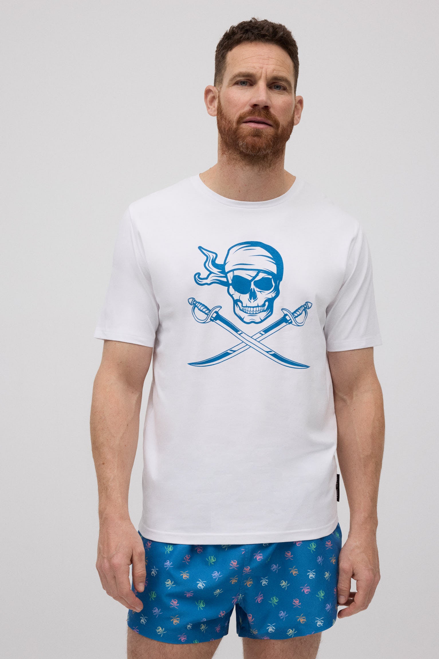 90513-camiseta-manga-corta-estampada-calavera-pirata-005