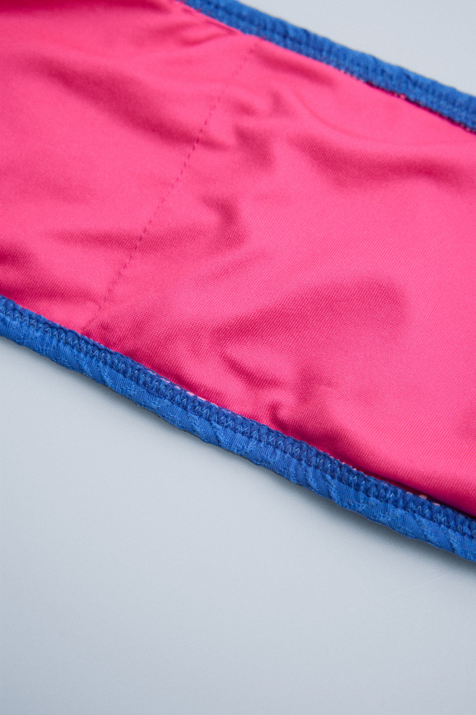 Bas de bikini bleu uni texturé Juveni