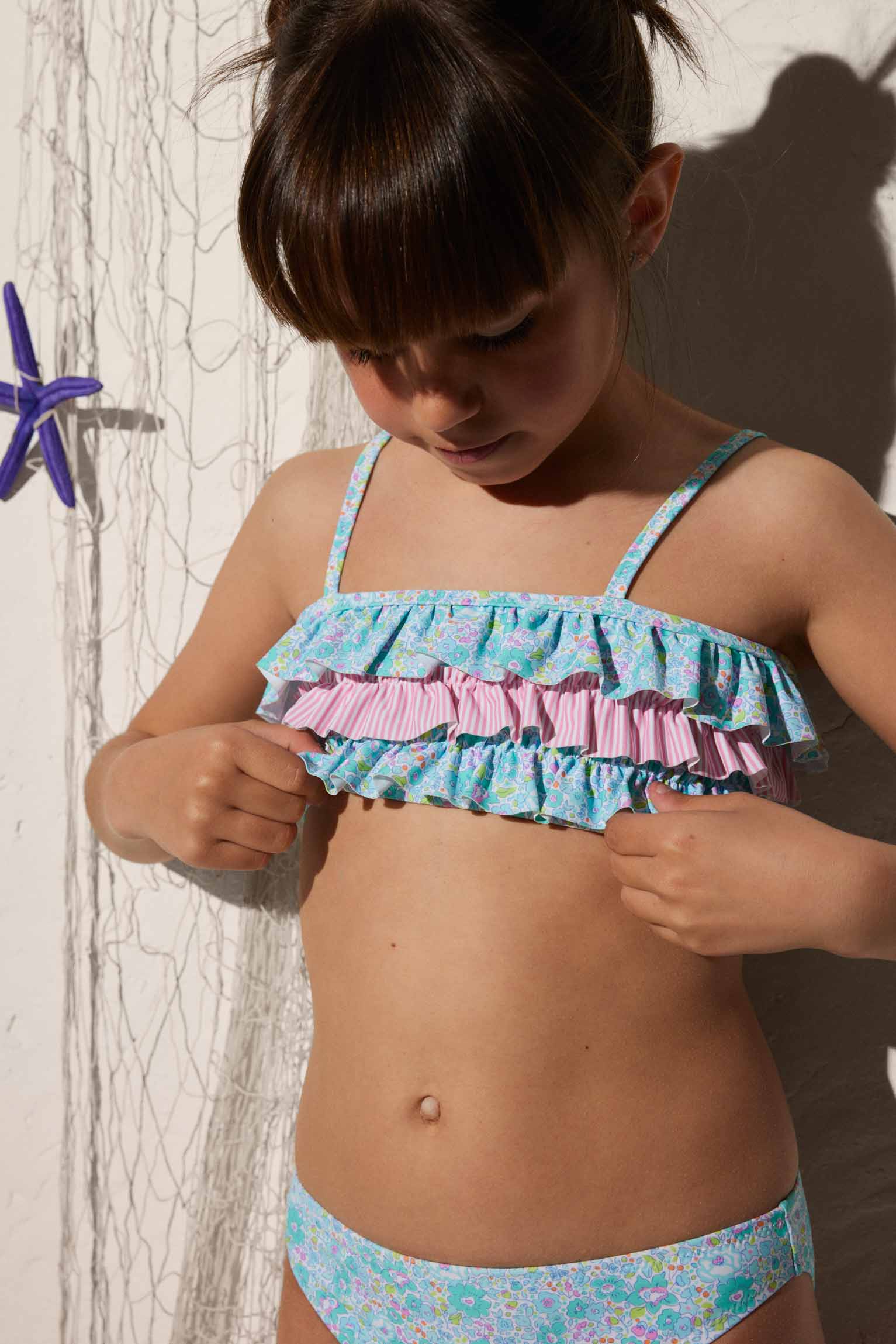 Haut de maillot de bain fille à volants et culotte fleurie