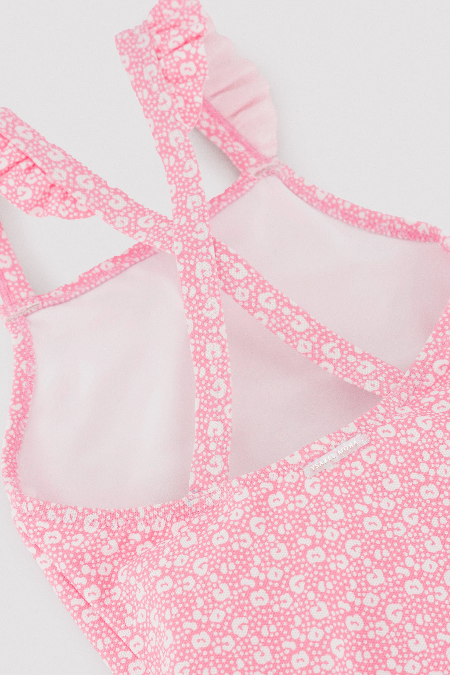 Bañador niña detalles volantes y tirantes cruzados estampado leopardo rosa - Ysabel Mora