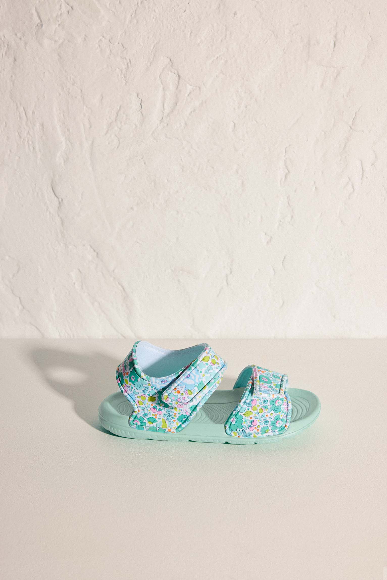 Sandales de plage fille imprimé fleuri avec fermeture velcro