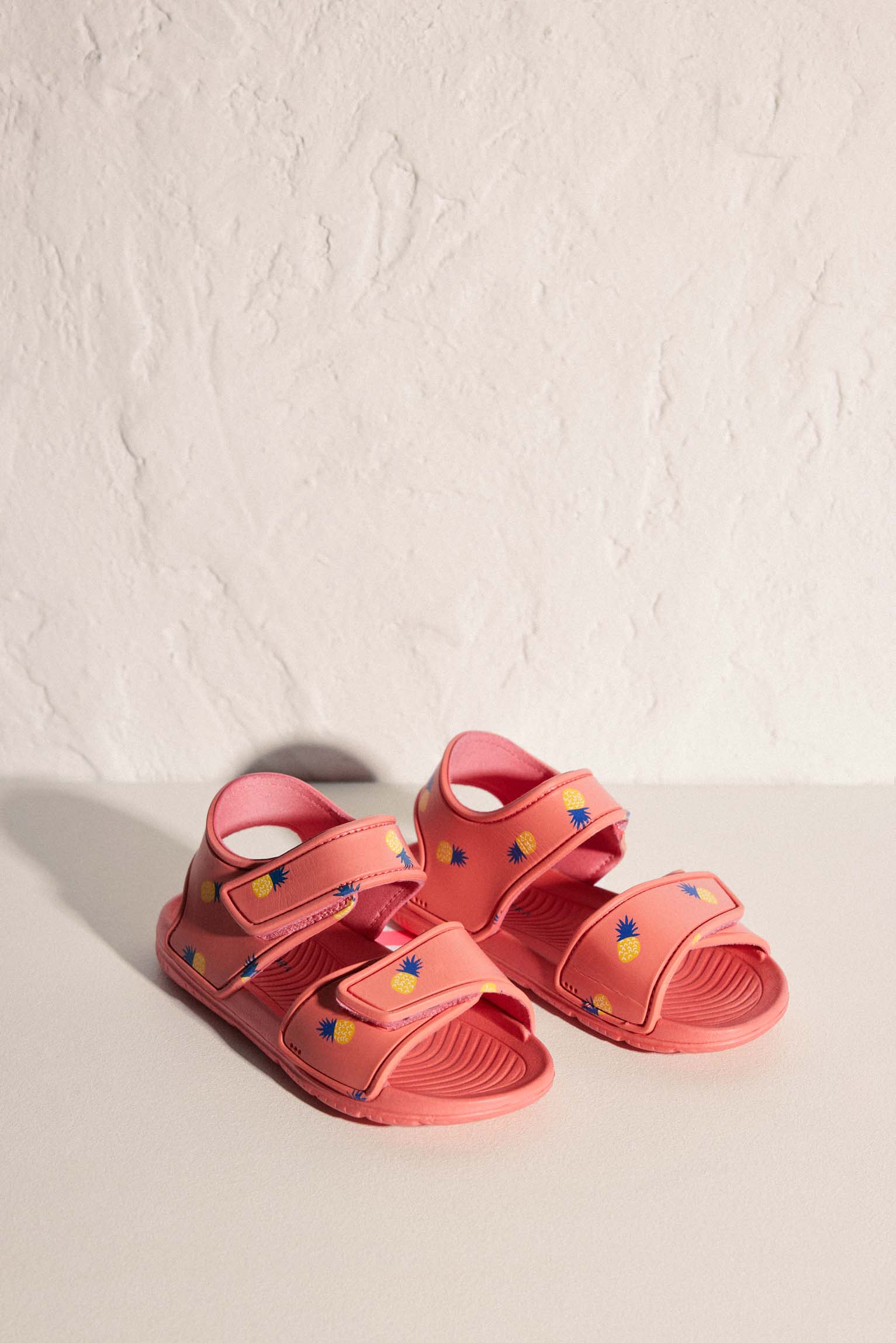 95525-2-chanclas-pina-nina-ysabel-mora - Coral