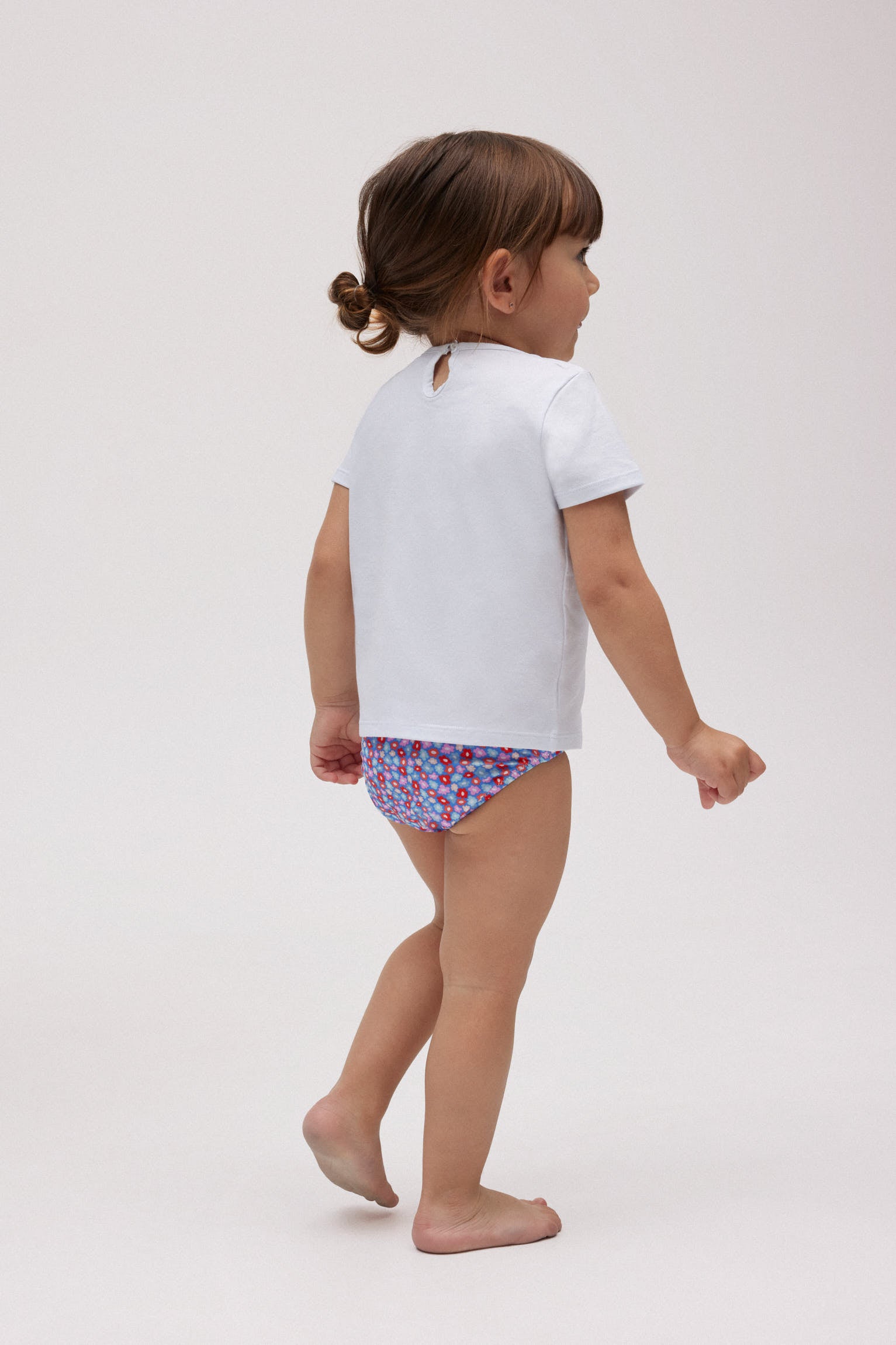 Ensemble maillot de bain bébé petites fleurs et t-shirt