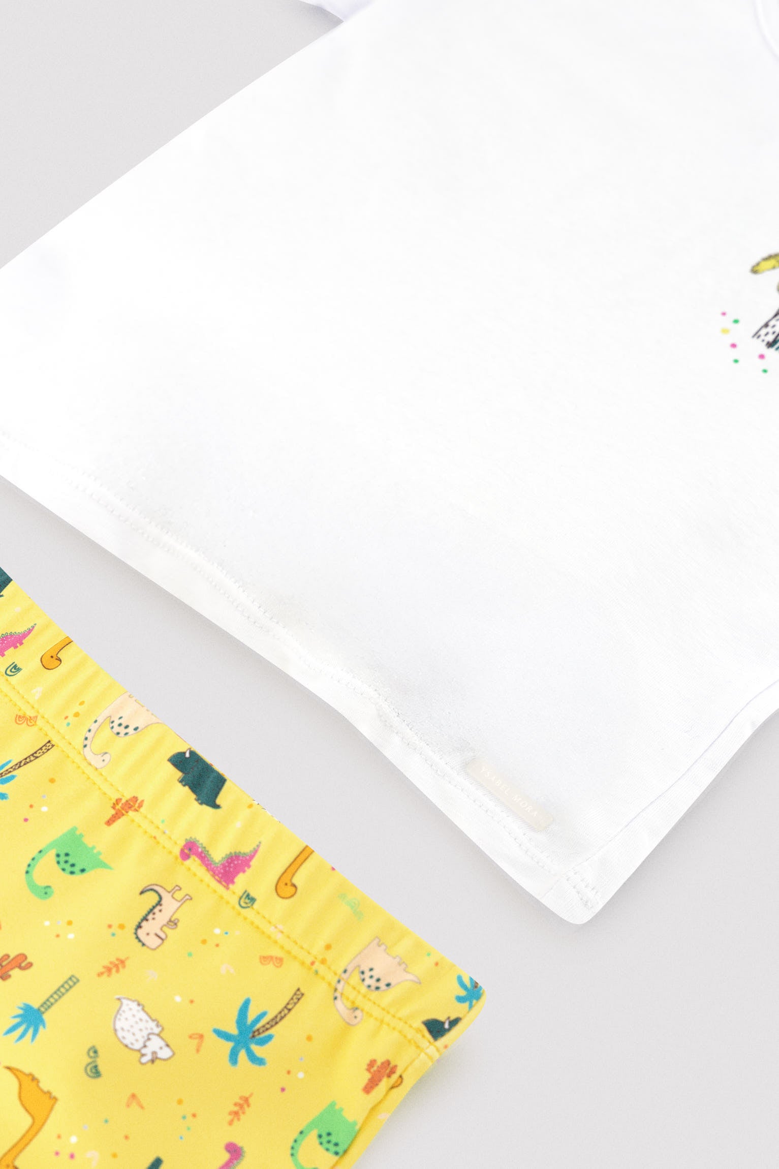 Conjunto camiseta y bañador bóxer bebé estampado dinosaurios - Ysabel Mora
