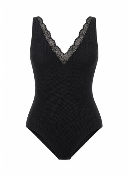 body noir à bretelles et encolure en dentelle