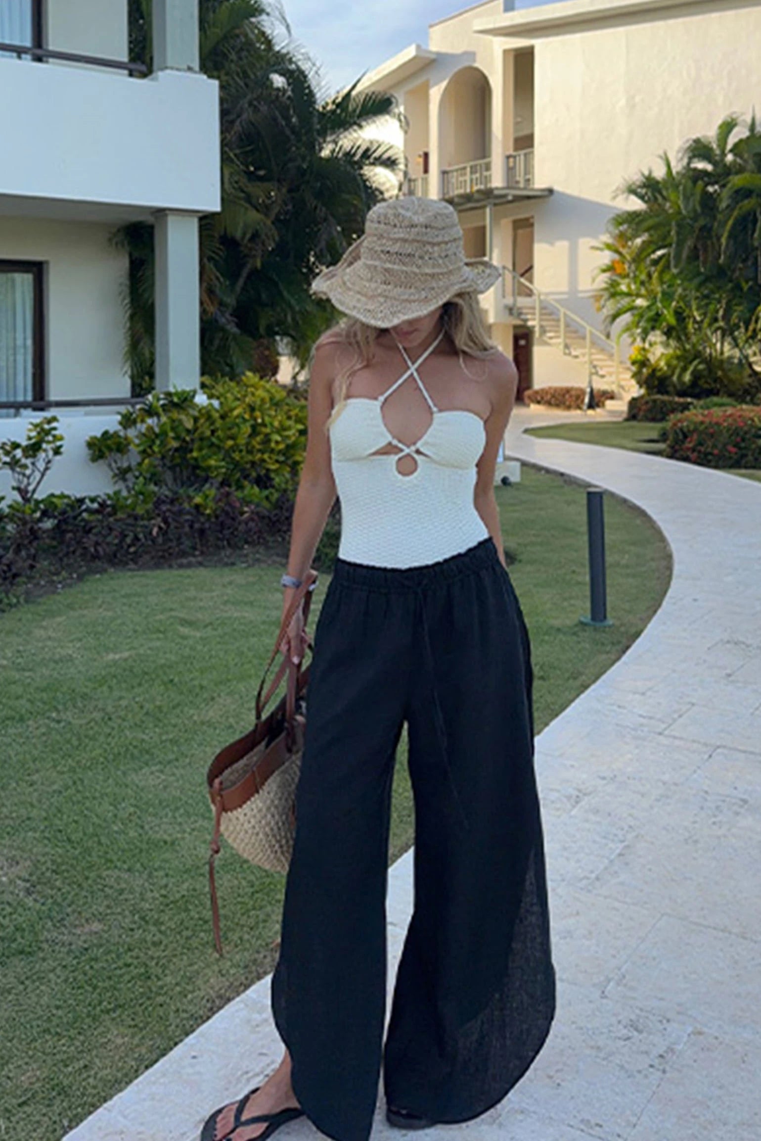 Ensemble de plage : maillot de bain croisé ivoire @beagonzalez
