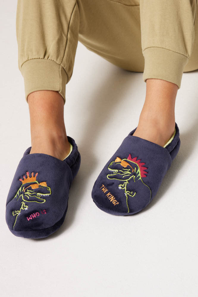 Chaussons de maison Qui est le roi