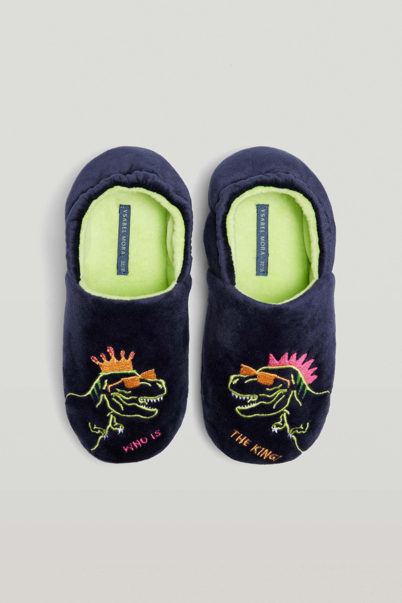 Chaussons de maison Qui est le roi