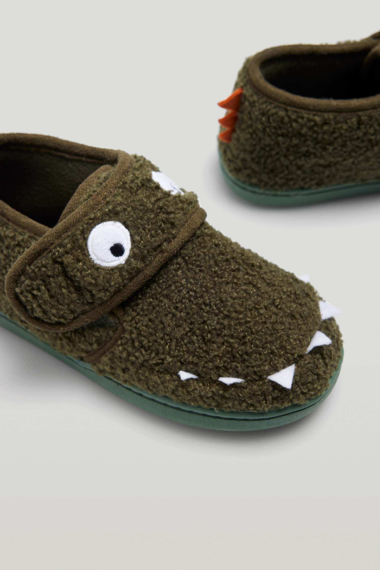 Chaussons pour enfants avec fermeture auto-agrippante