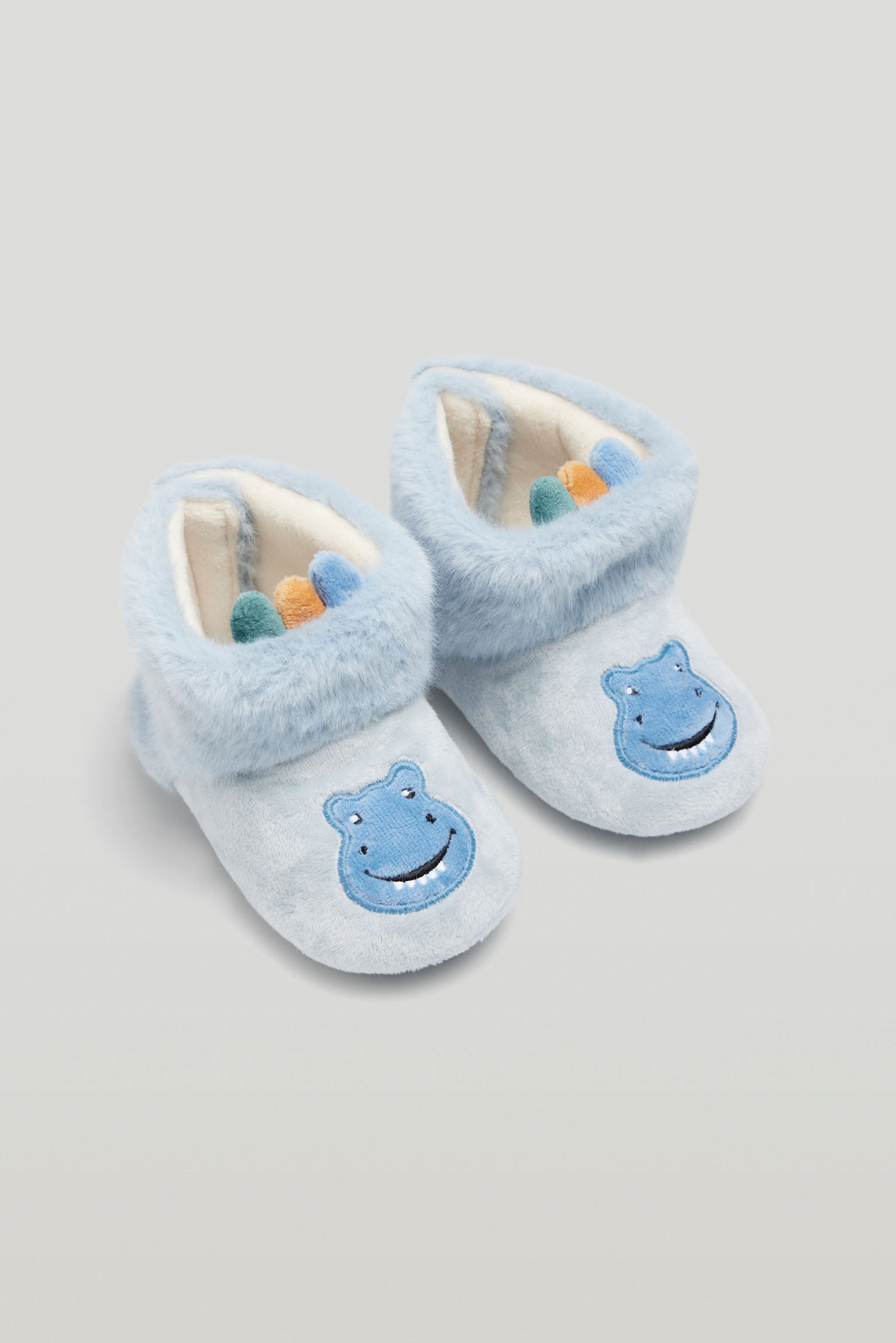 Les bottes de la maison de bébé Les dents de bébé